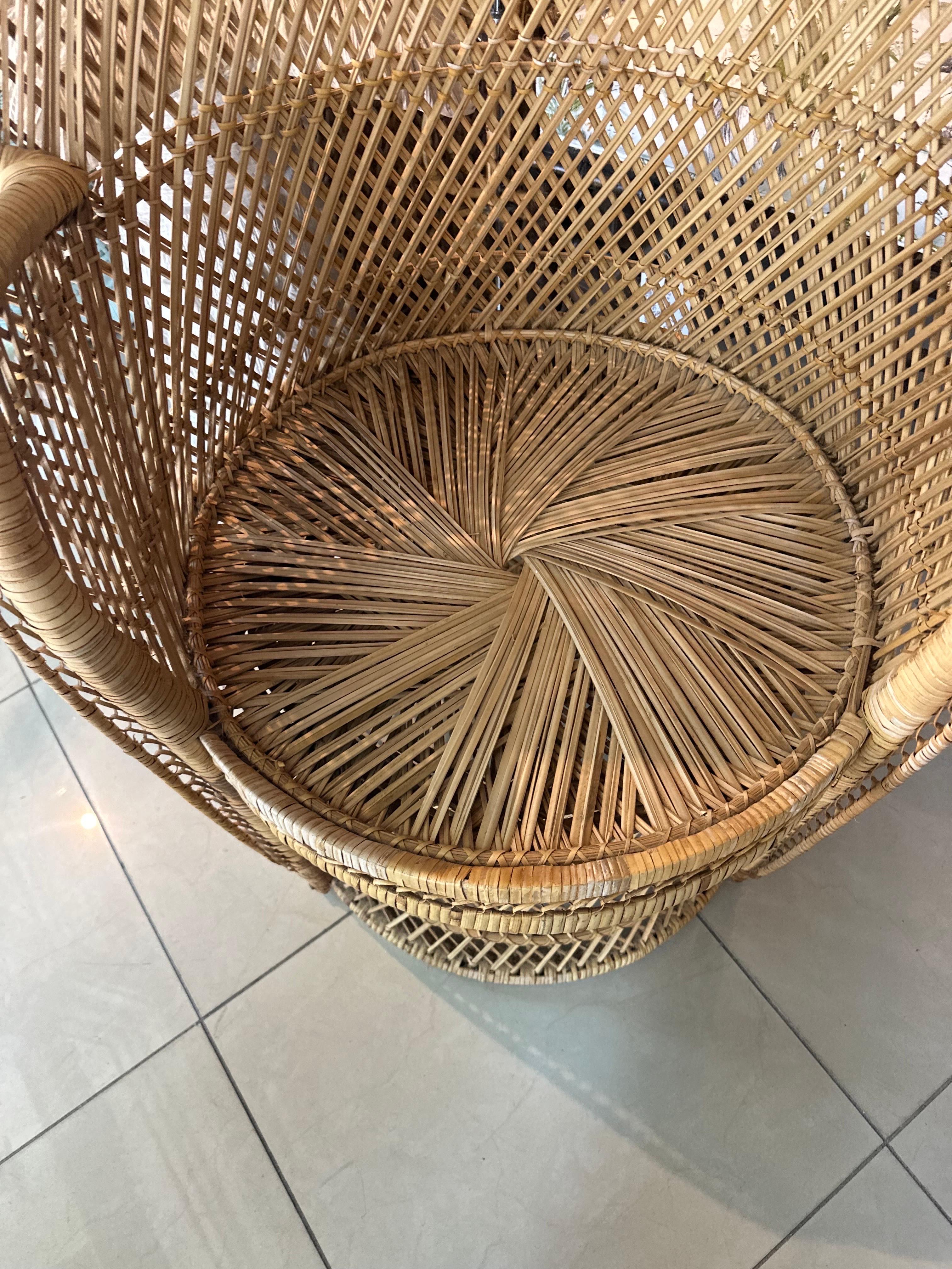 Vintage Palm Beach Tropical Braided Rattan Wicker Peacock Fan Back Chair In Good Condition For Sale In West Palm Beach, FL