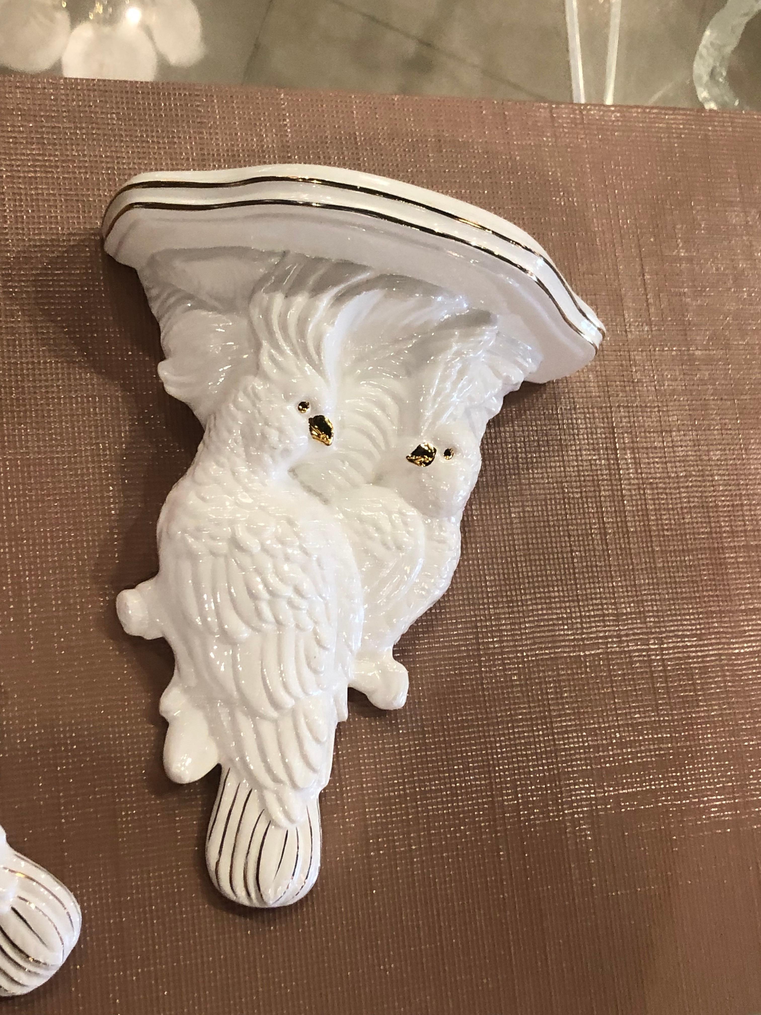Vintage Palm Beach Tropical Pair of Cockatoo Parrot Bird Ceramic Wall Sconces In Excellent Condition In West Palm Beach, FL