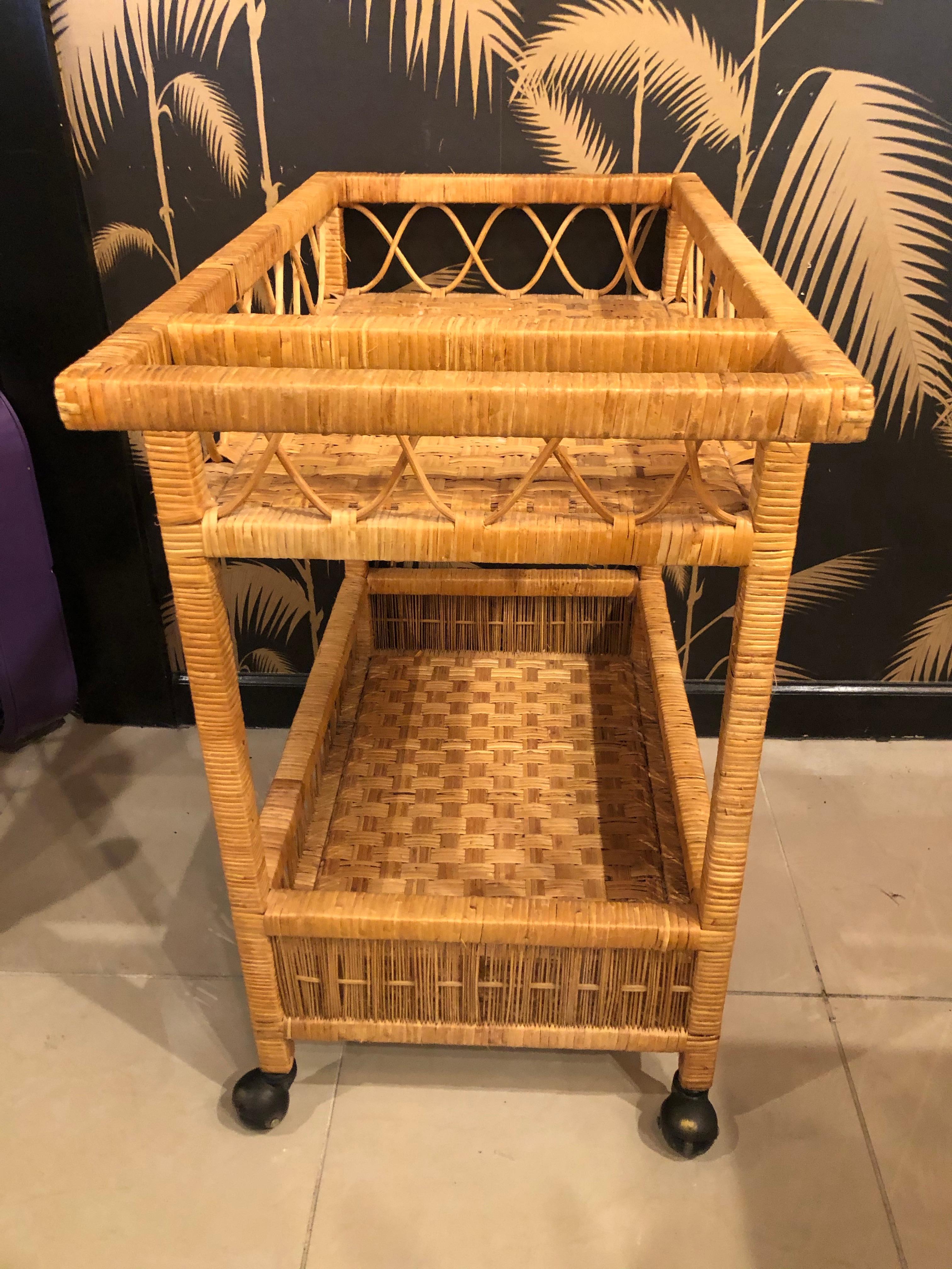 Vintage Palm Beach Tropical Wicker Rattan Bar Serving Cart In Good Condition In West Palm Beach, FL