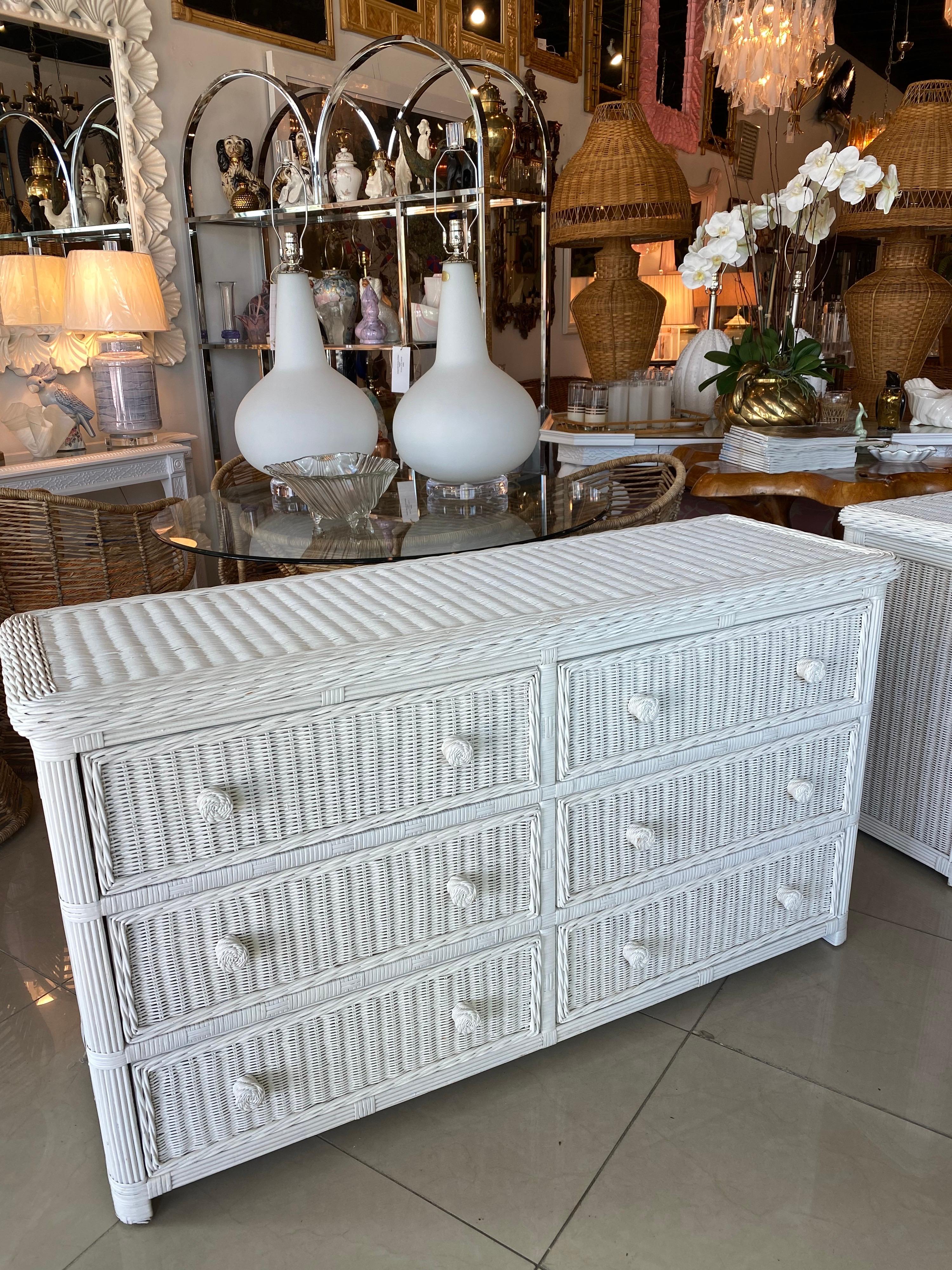 Vintage Palm Beach White Wicker Dresser 6 Drawers In Good Condition In West Palm Beach, FL