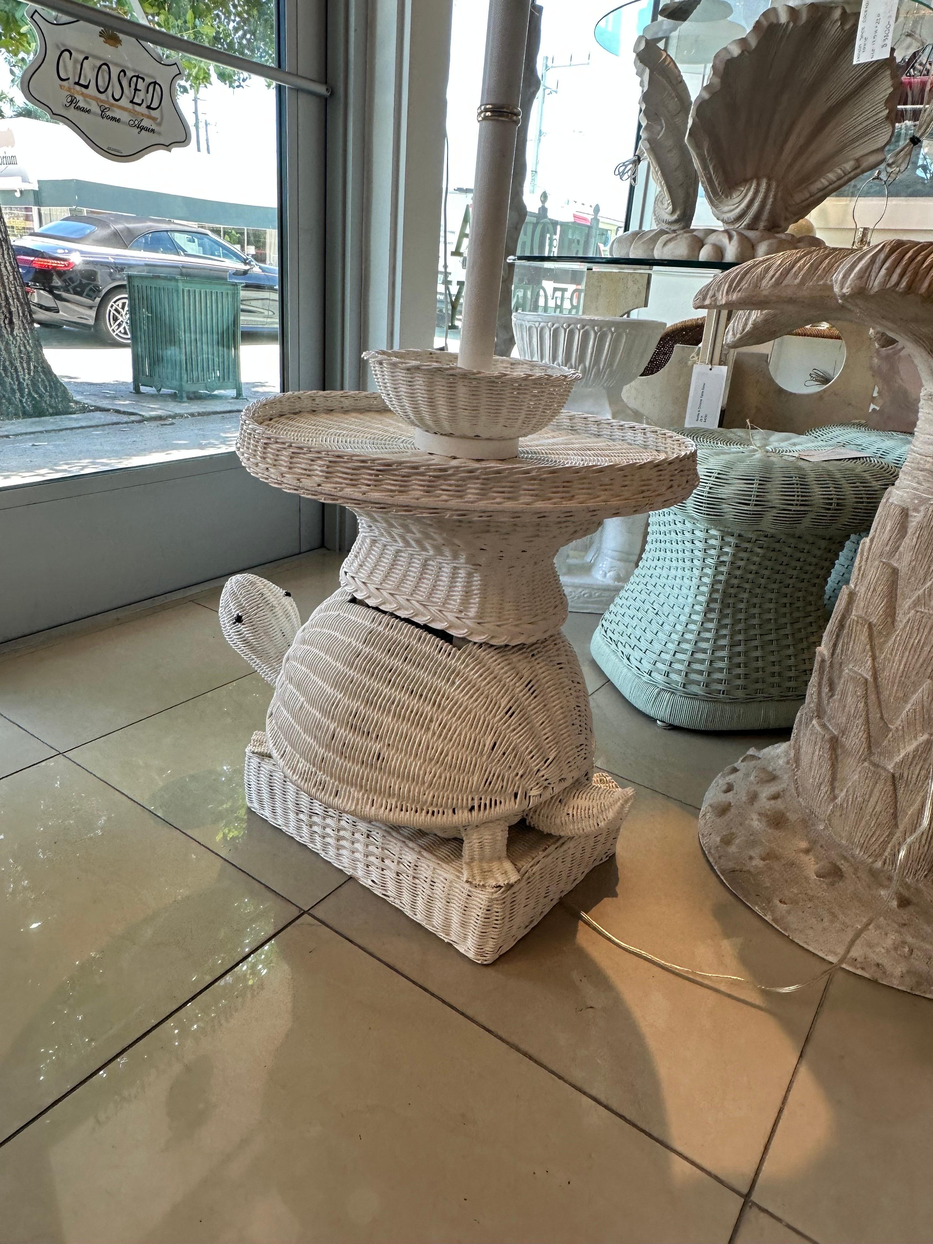 Vintage Palm Beach Wicker Turtle Floor End Side Table Lamp Newly Wired For Sale 7