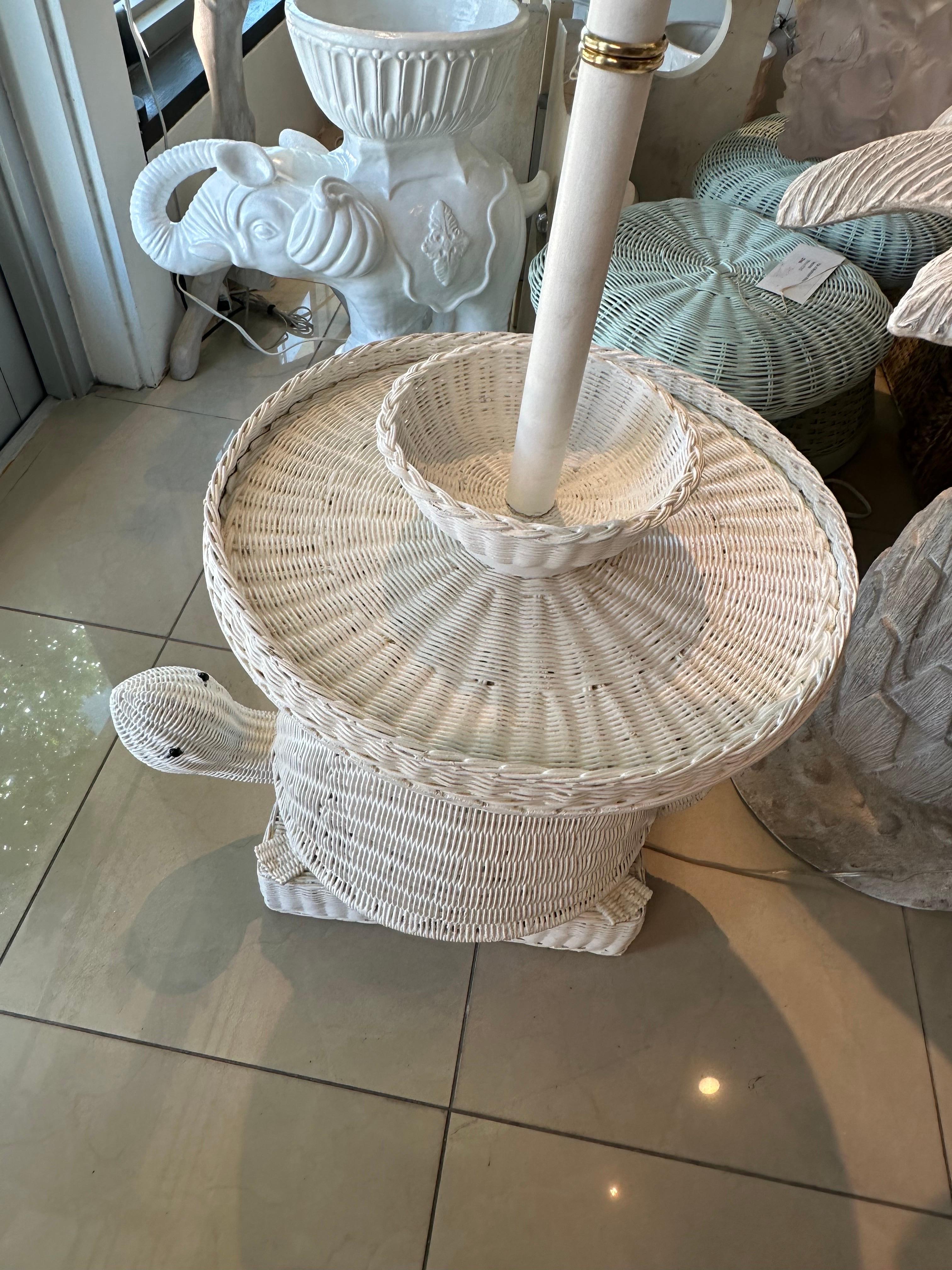 Vintage Palm Beach Wicker Turtle Floor End Side Table Lamp Newly Wired For Sale 9