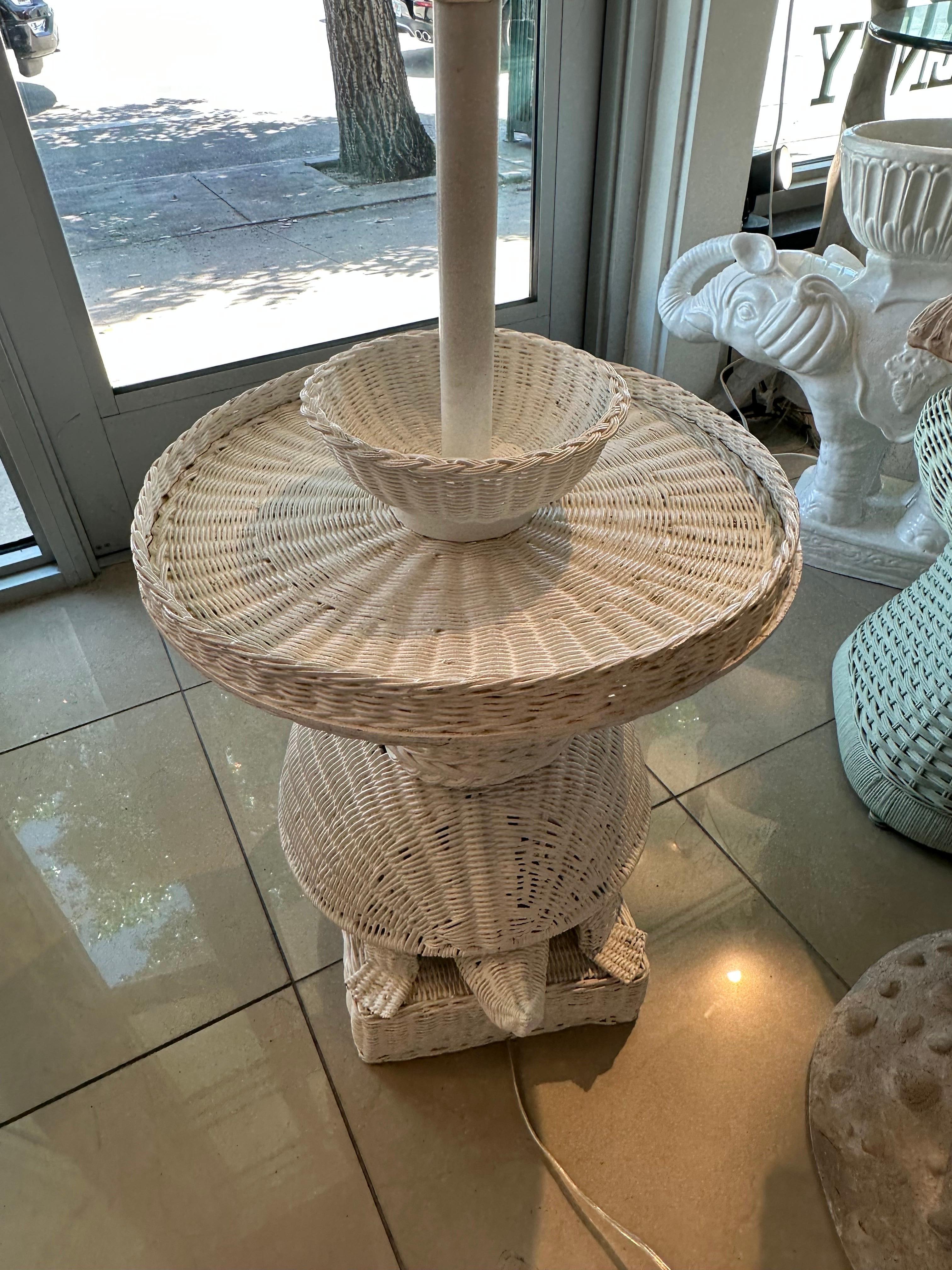 Vintage Palm Beach Wicker Turtle Floor End Side Table Lamp Newly Wired For Sale 10