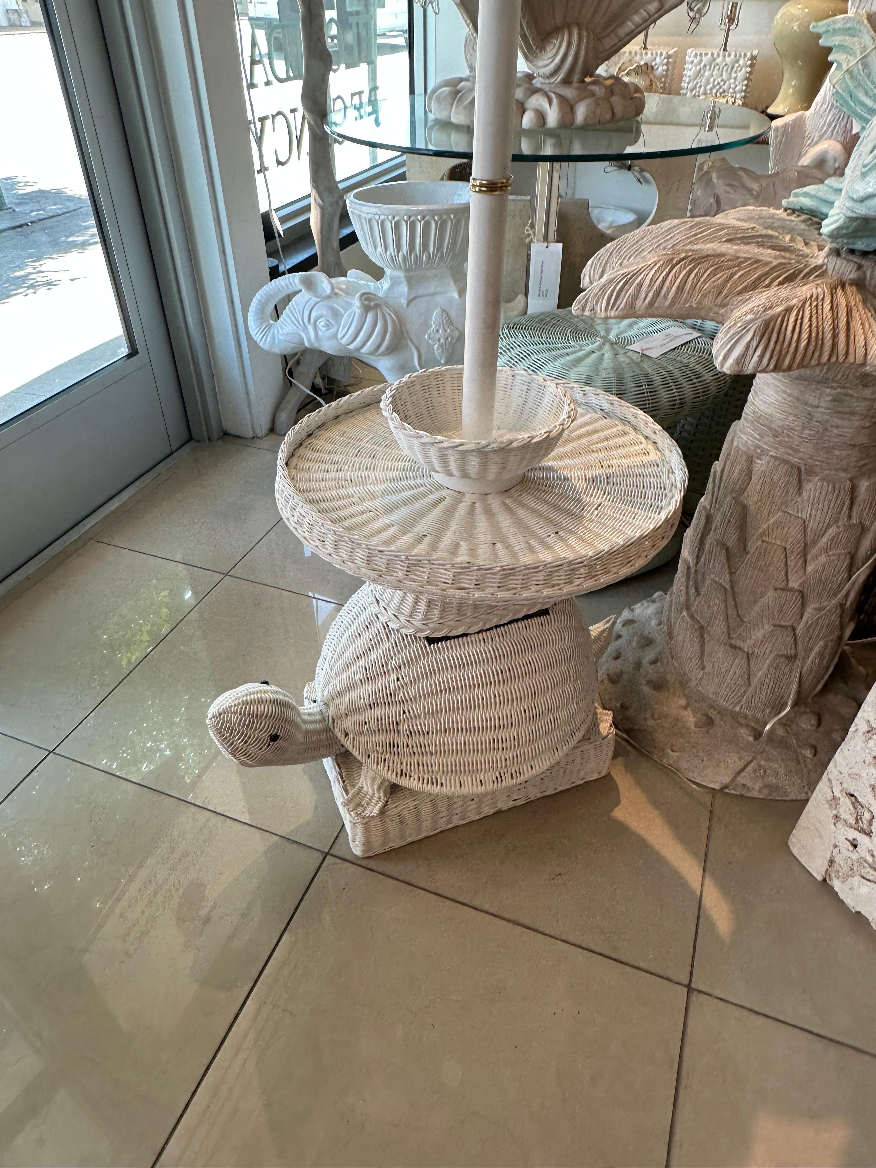 Vintage Palm Beach Wicker Turtle Floor End Side Table Lamp Newly Wired For Sale 3