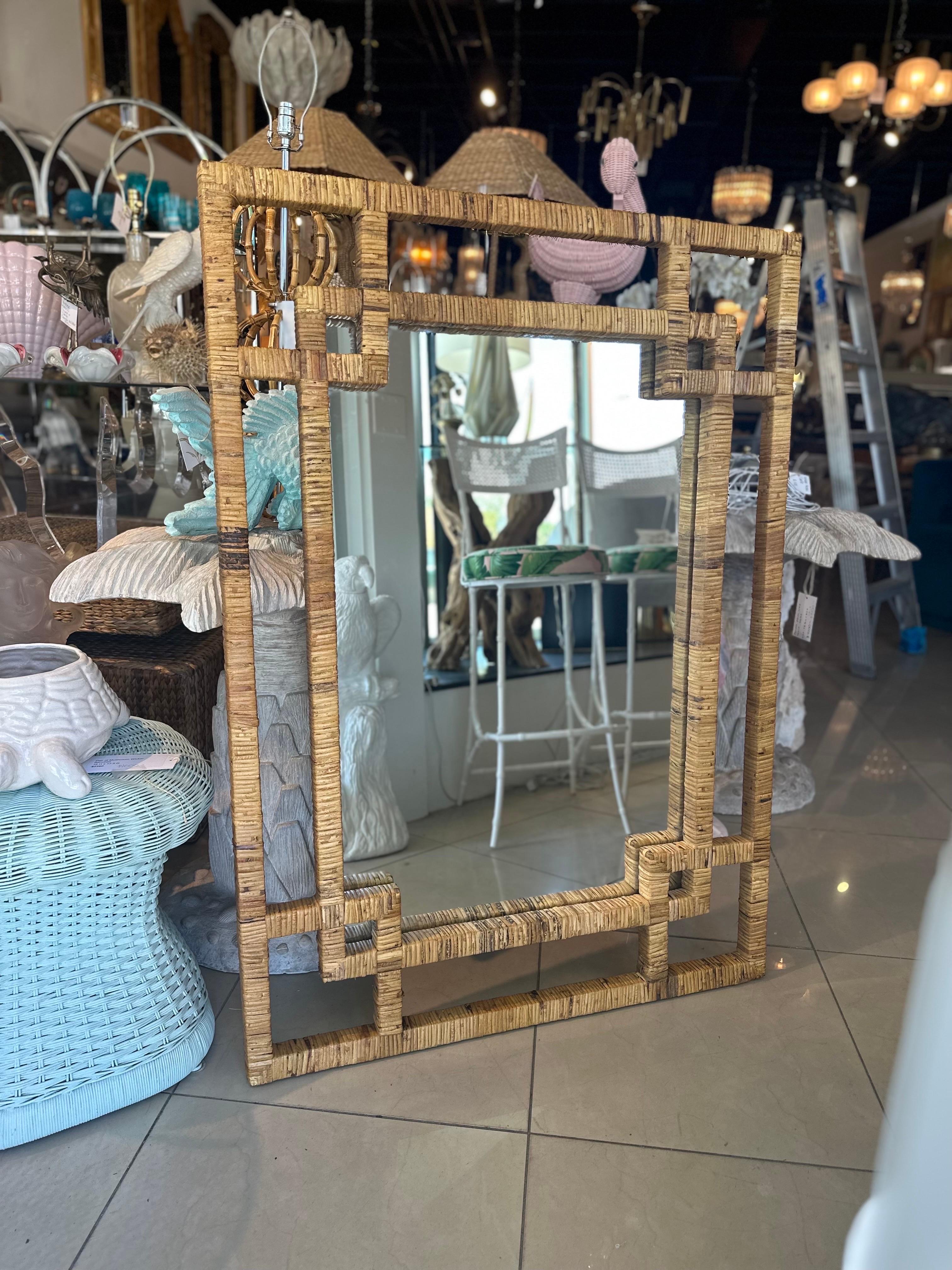 Geometrischer gewebter Rattan-Rattan-Teppich in Palm Beach, Vintage  Bamboo Wandspiegel im Angebot 3
