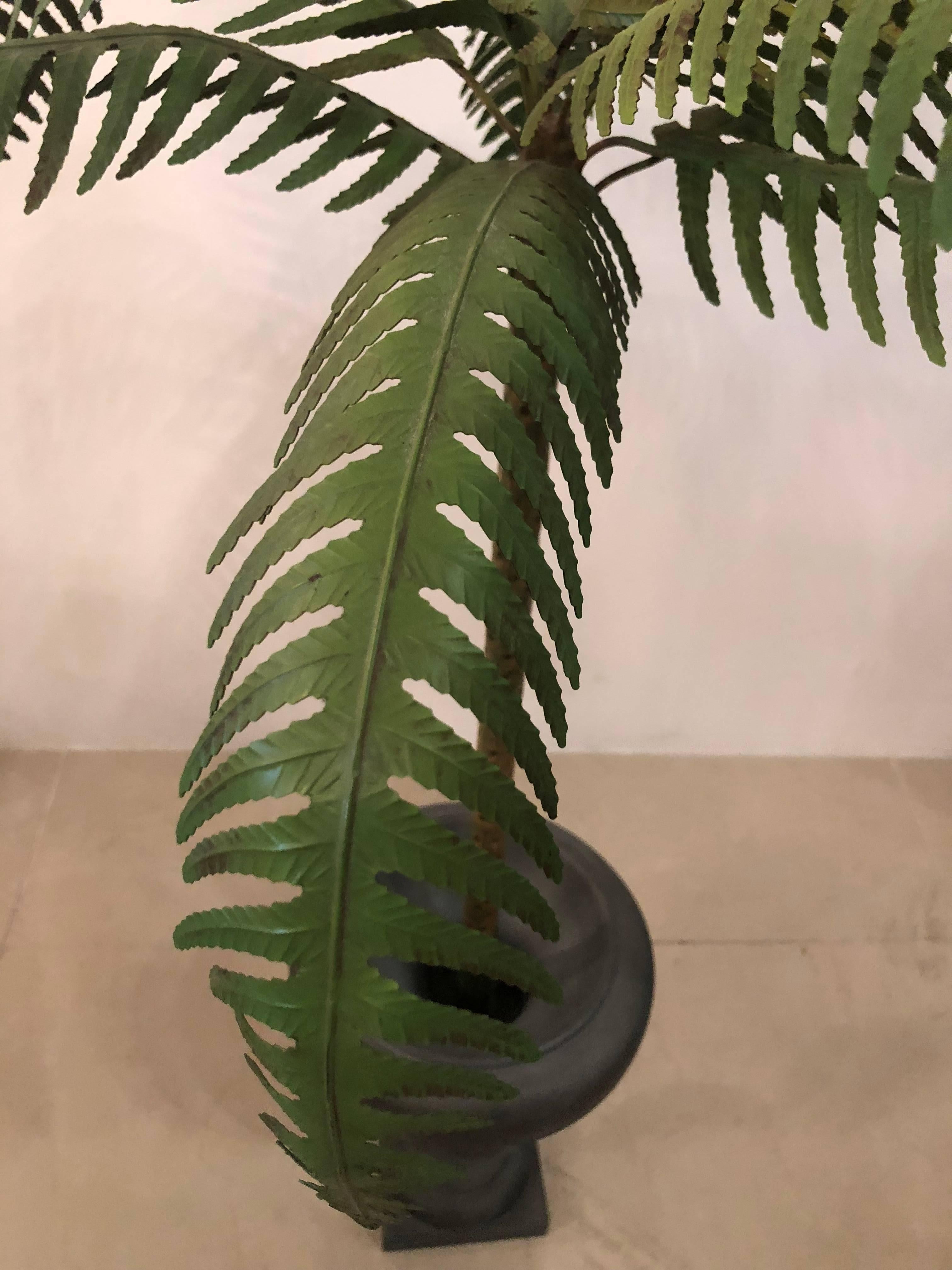 Américain Urne en tôle vintage en forme de palmier, feuille d'arbre et métal en vente