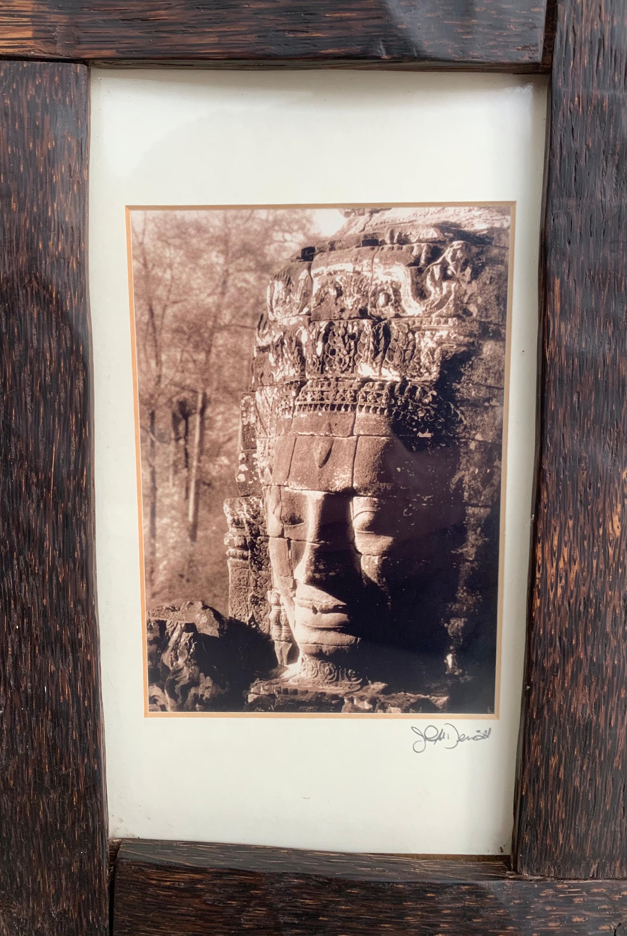 Ein Vintage-Foto aus Kambodscha, gerahmt in einem Rahmen aus Palmenholz und Glas.

Abmessungen: Höhe 38cm x Breite 27cm x Tiefe 0,05cm.
    