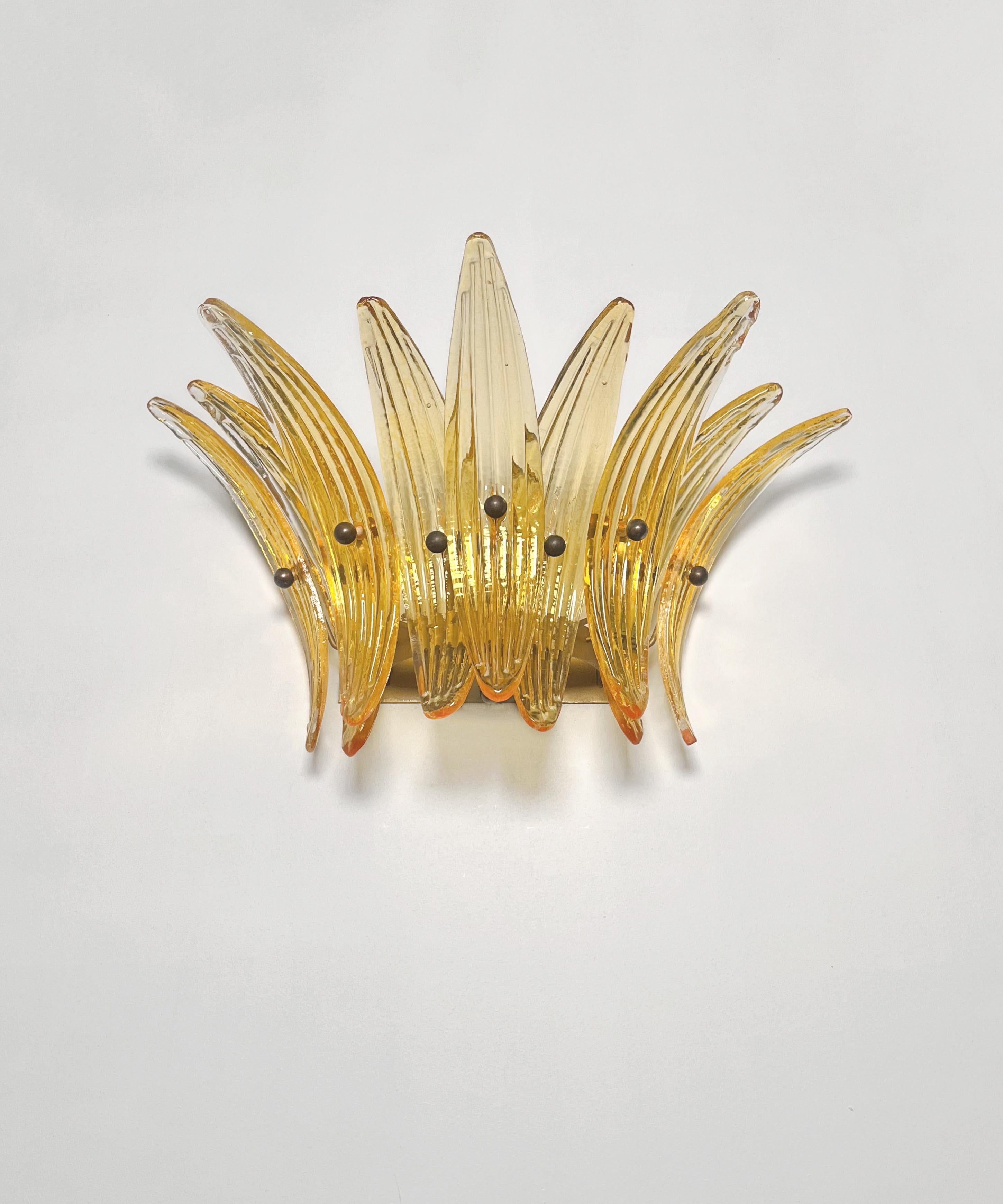 Palmette Vintage Aplique, Vidrios Ámbar en Bueno estado para la venta en Gaiarine Frazione Francenigo (TV), IT