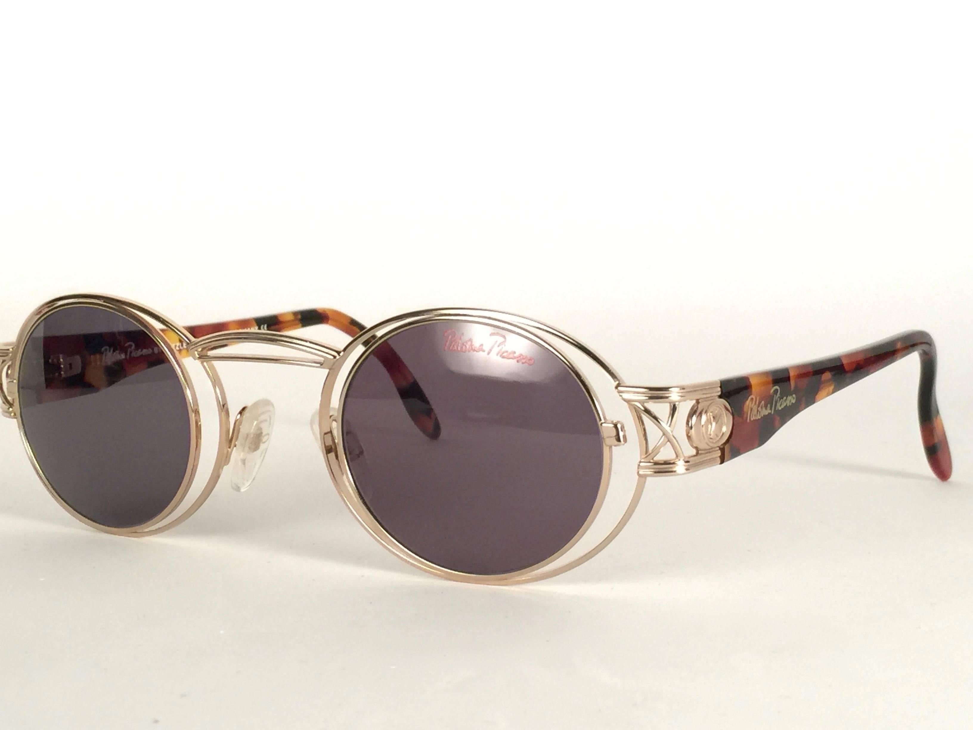 Mint Vintage Paloma Picasso gold and tortoise Sunglasses By Metzler Made in Germany 1980's. 

Frame with minor wear and tarnish due to storage. 

Made in Germany.

