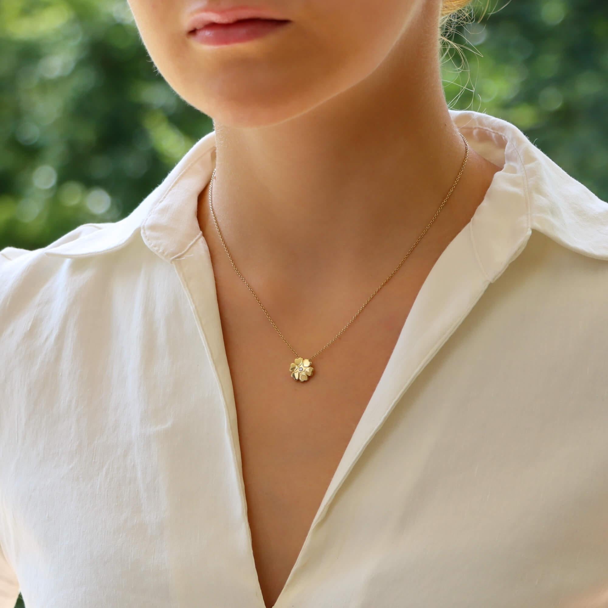Vintage Paloma Picasso for Tiffany & Co. Crown of Hearts Pendant in Yellow Gold In Good Condition In London, GB