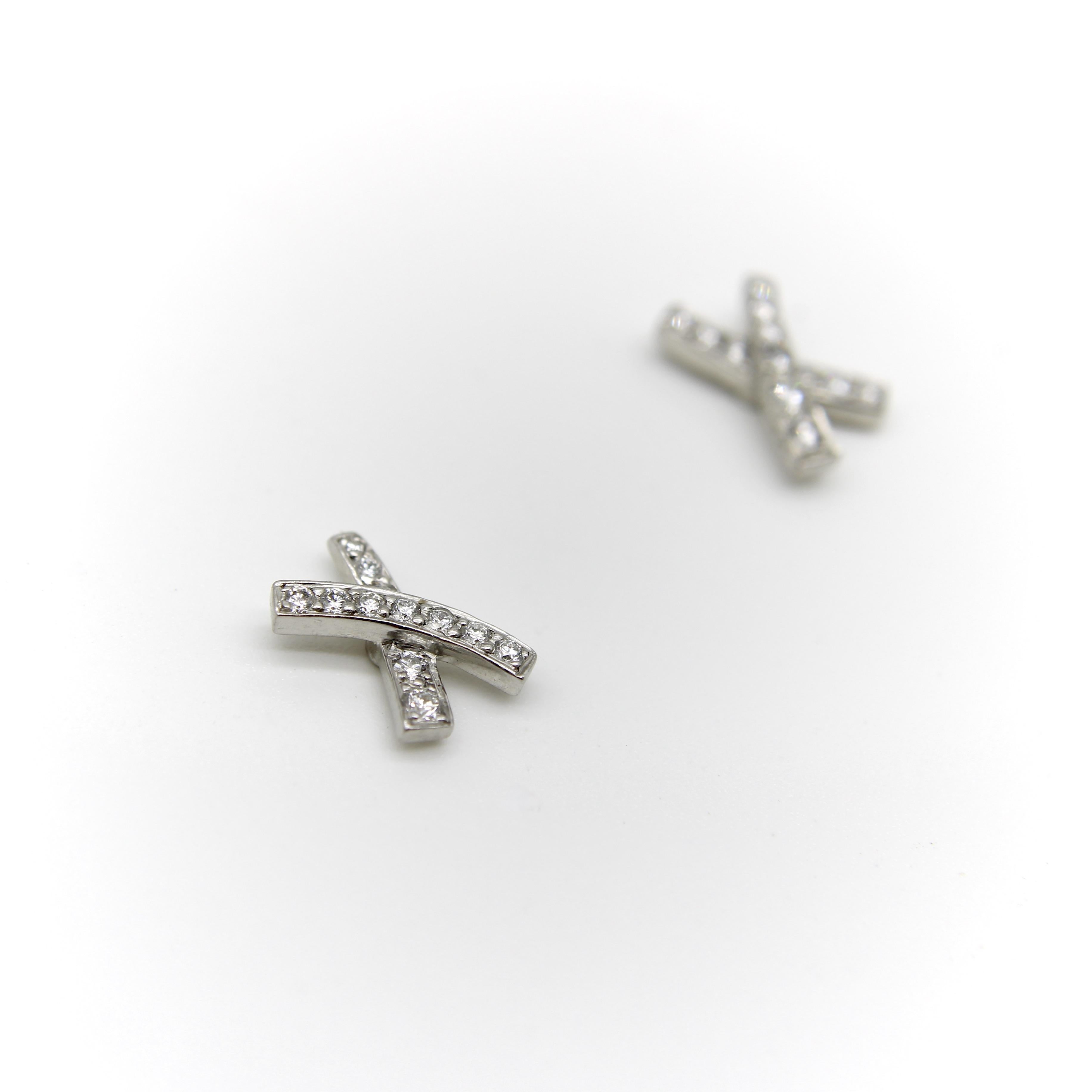 Paloma Picasso für Tiffany & Co., Vintage Kuss-Ohrringe aus Platin und Diamanten (Moderne) im Angebot