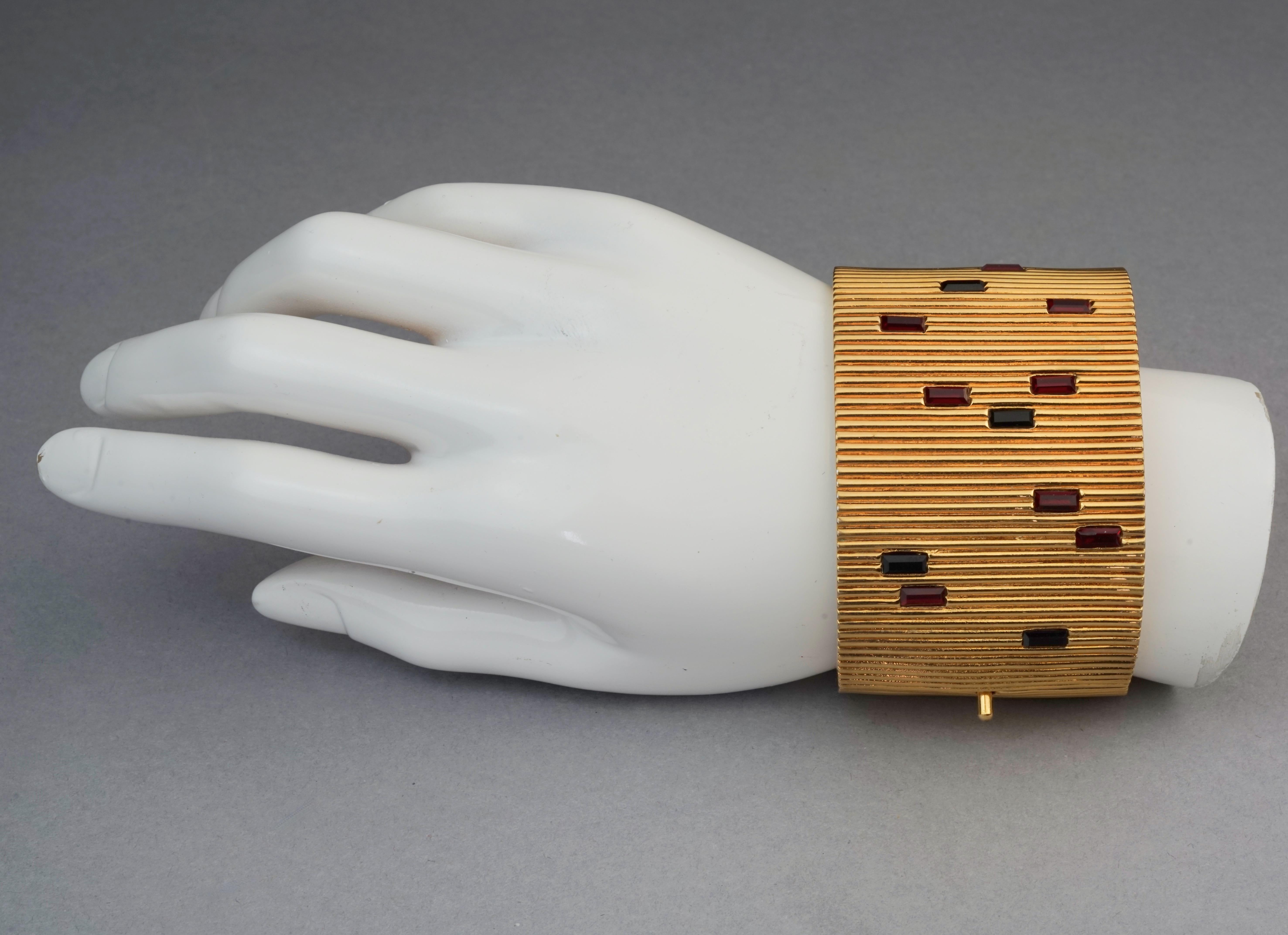 Vintage PALOMA PICASSO Jewelled Ribbed Cuff Bracelet

Measurements:
Height: 1.97 inches (5 cm)
Inner Circumference: 7.48 inches (19 cm)

Features:
- 100% Authentic PALOMA PICASSO.
- Ribbed cuff bracelet embellished with ruby and black baguette