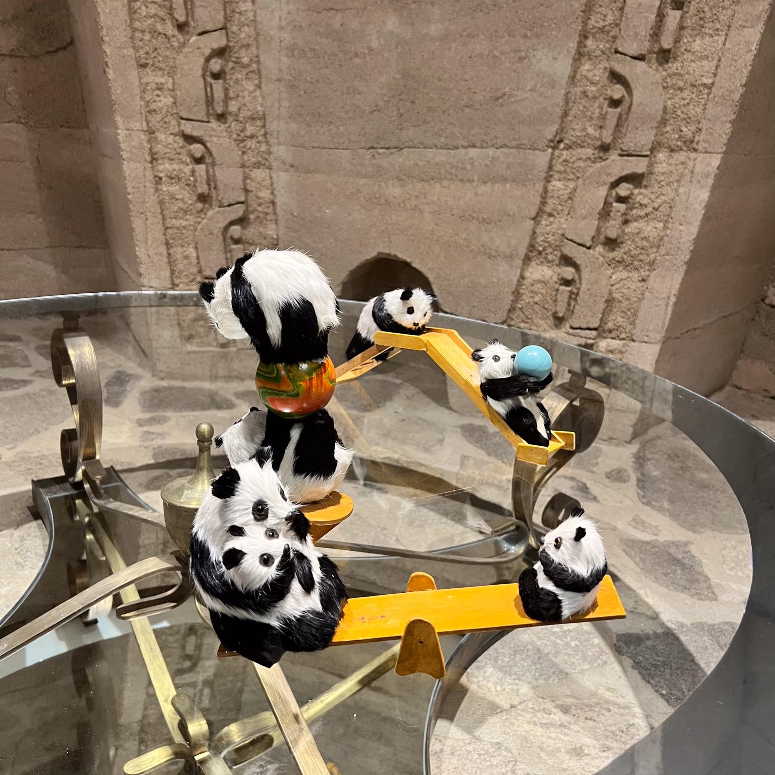 Set di giocattoli e scivolo per mamma e cuccioli di panda vintage in vendita 5