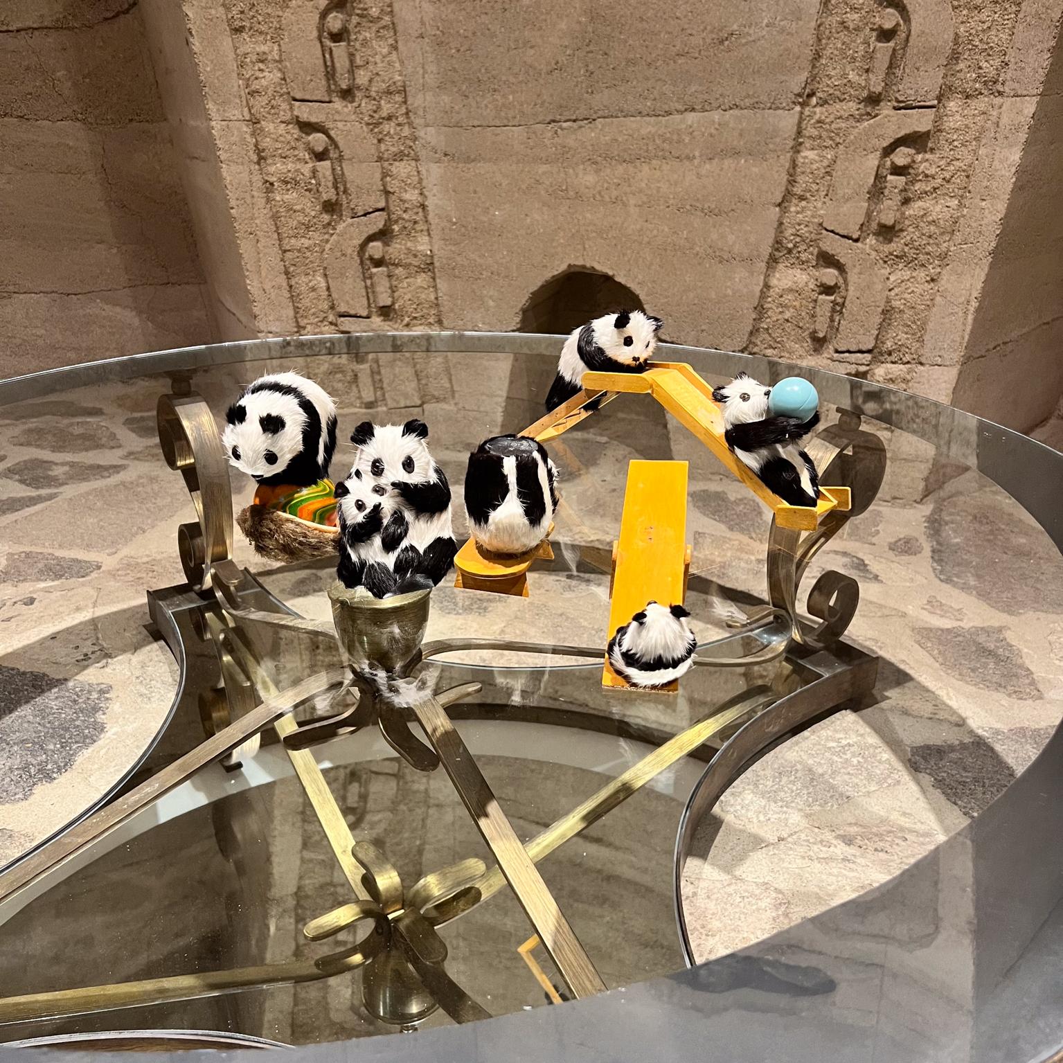 XX secolo Set di giocattoli e scivolo per mamma e cuccioli di panda vintage in vendita