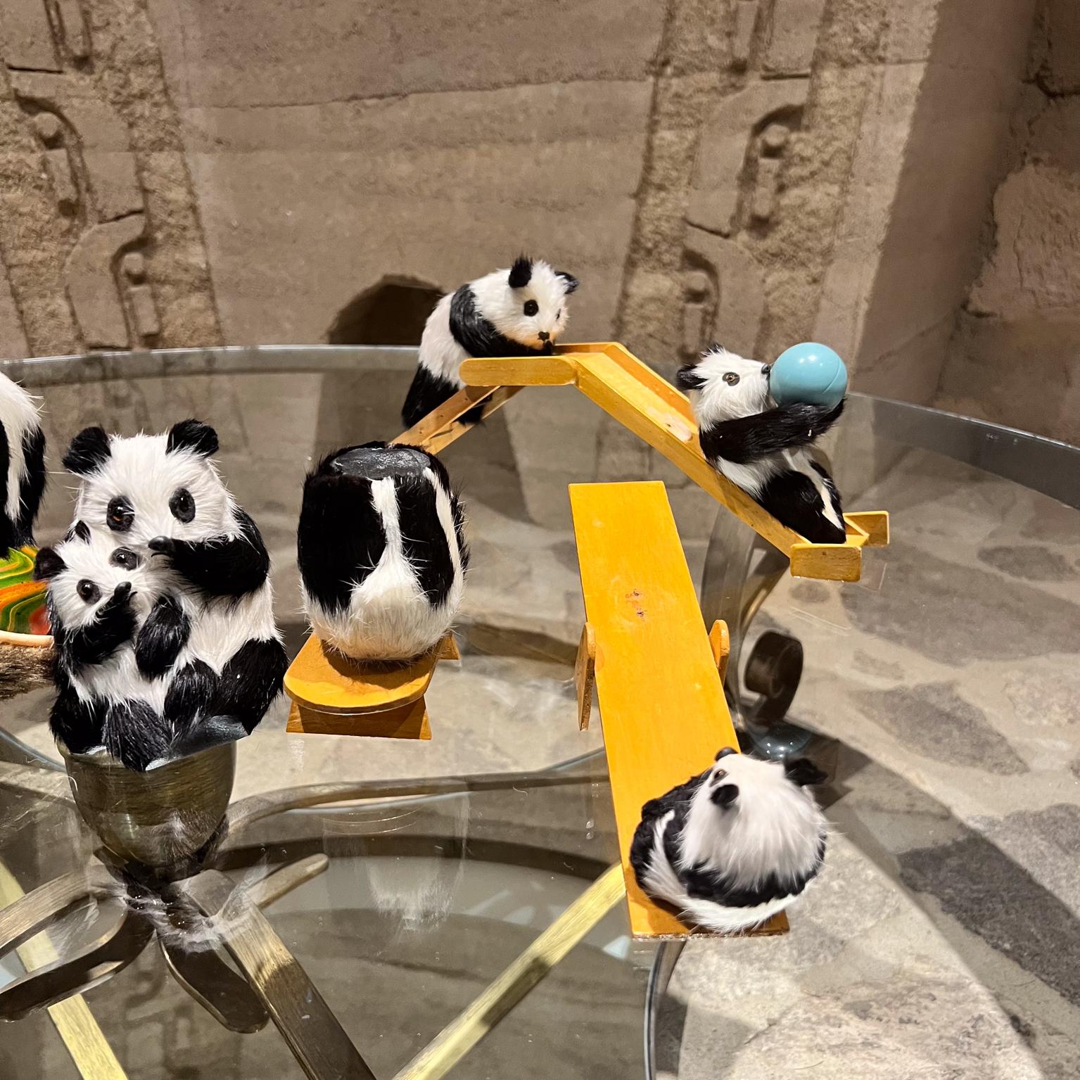 Set di giocattoli e scivolo per mamma e cuccioli di panda vintage in vendita 1