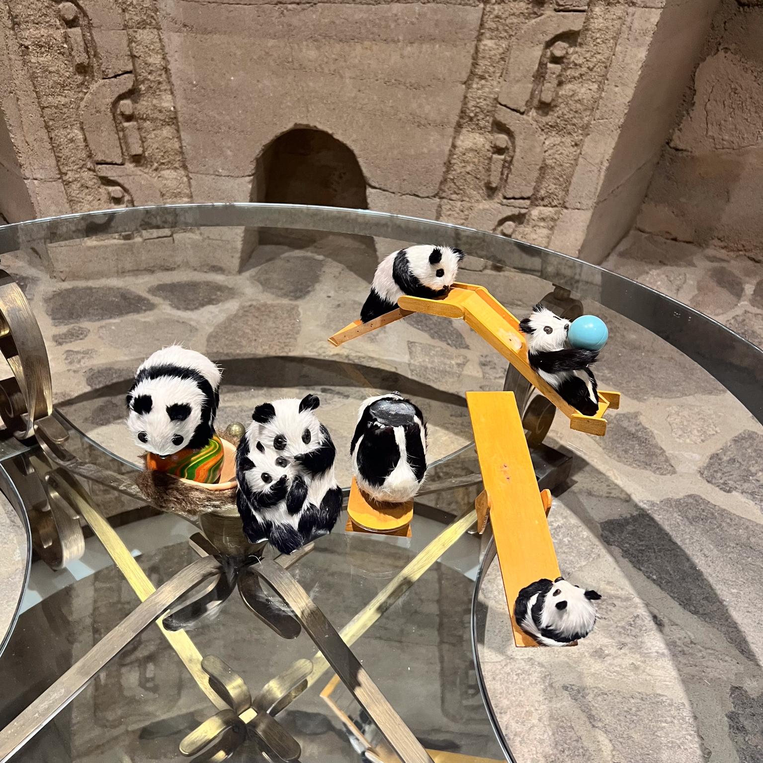 Set di giocattoli e scivolo per mamma e cuccioli di panda vintage in vendita 2