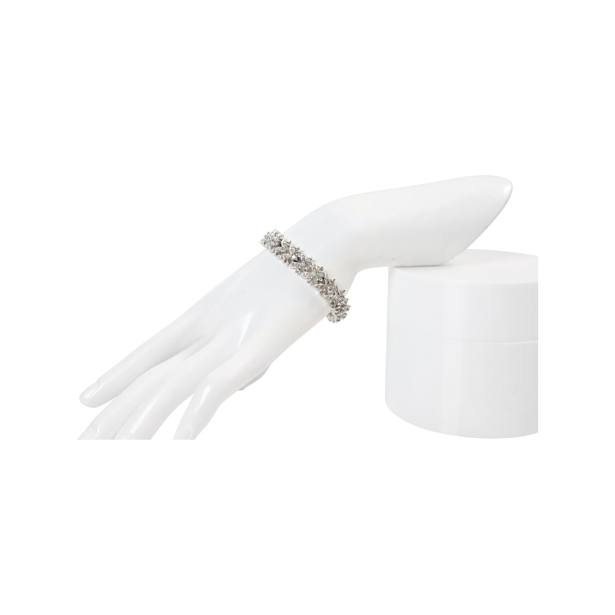 Pulsera vintage Panetta Art Decó Diamante Más claro y más oscuro Circa años 60 en Bueno estado para la venta en New York, NY