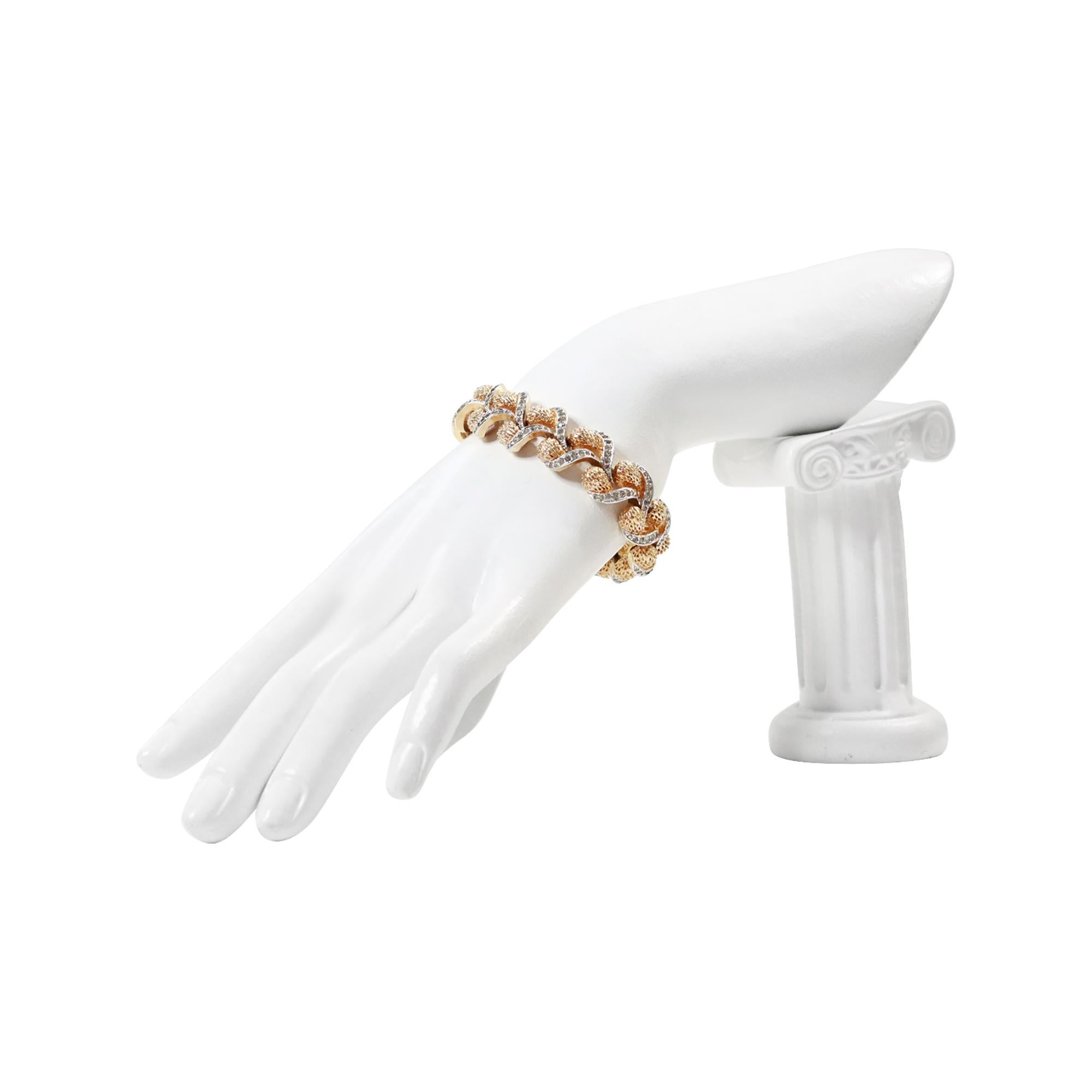 Moderne Vintage Panetta Gold Braided Bracelet with Clear Pave Stones Circa 1960s (Bracelet tressé en or avec des pierres claires pavées) en vente