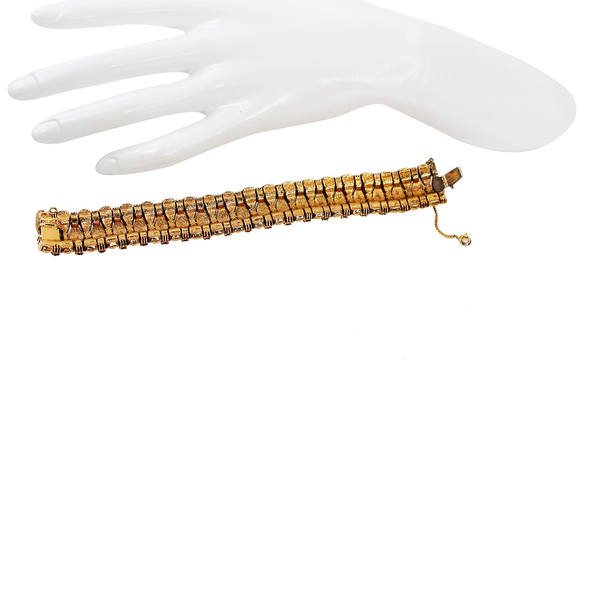 Vintage Panetta Gold Heavy Bracelet with Clear Pave Stones Circa 1960s (Bracelet lourd en or avec des pierres claires pavées) en vente 1