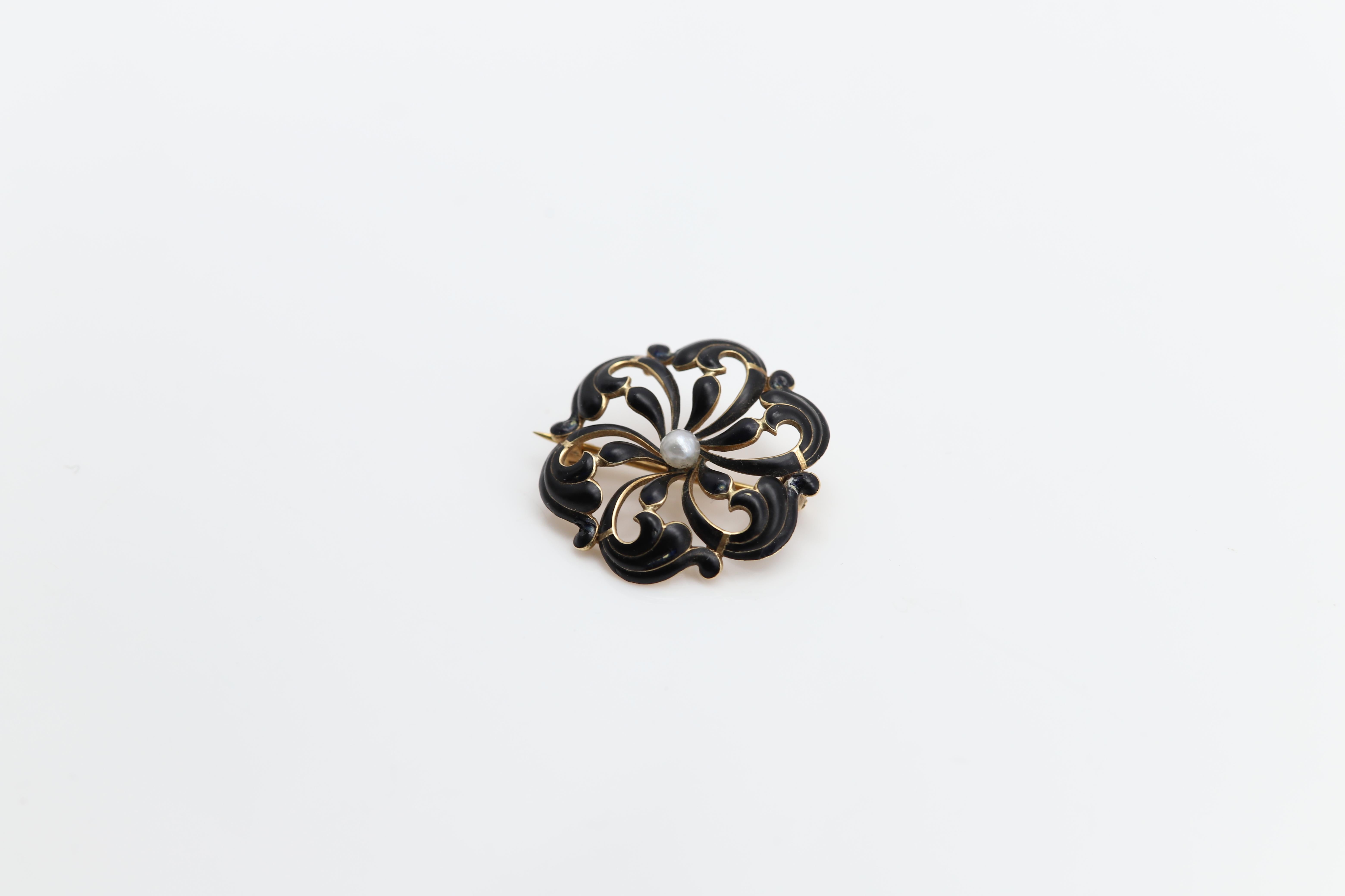 Vintage Pansy Art Nouveau Enamel Brooch circa early 1900's 14 Karat Black Pin For Sale 5