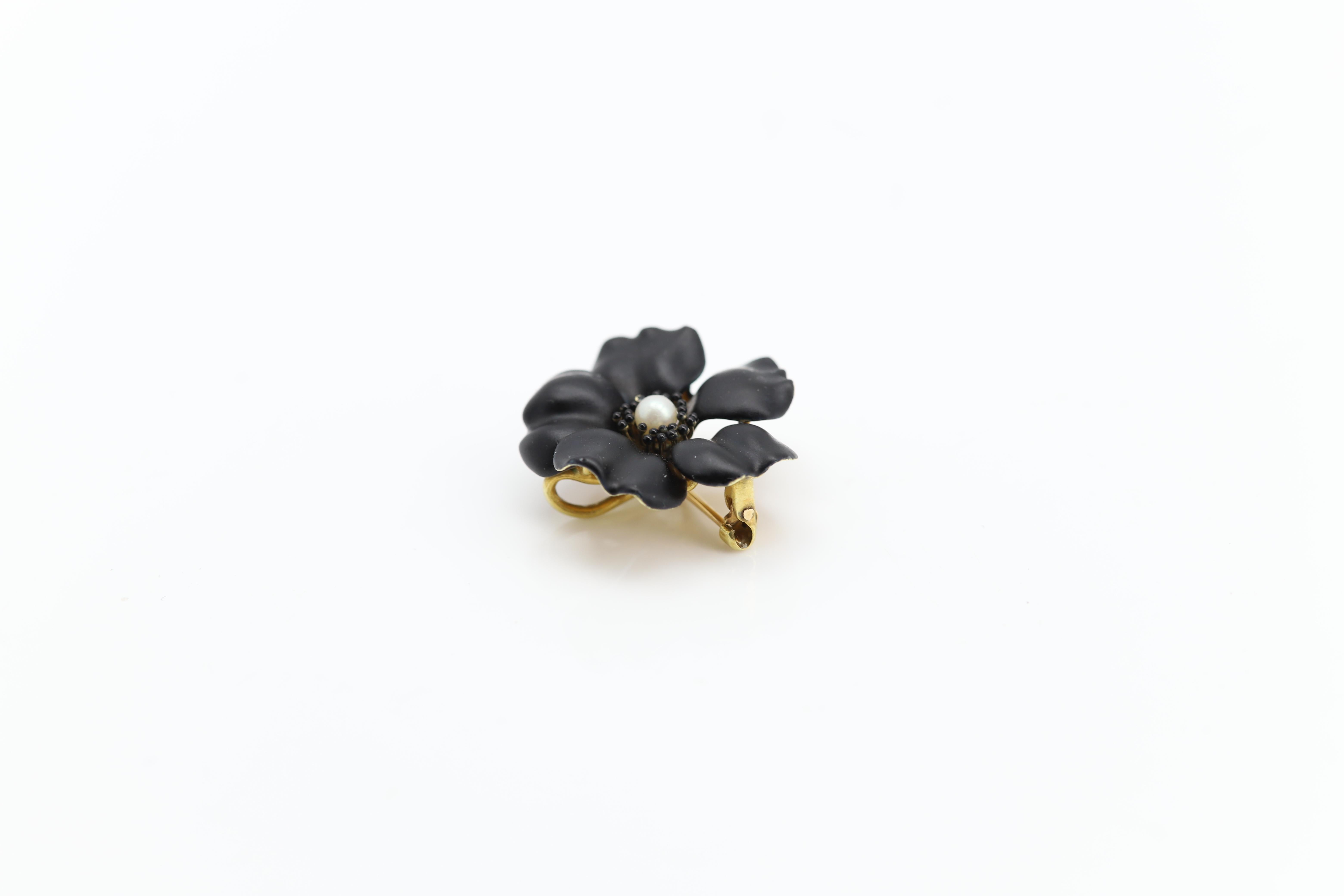 Round Cut Vintage Pansy Art Nouveau Enamel Brooch circa early 1900's 14 Karat Black Pin For Sale