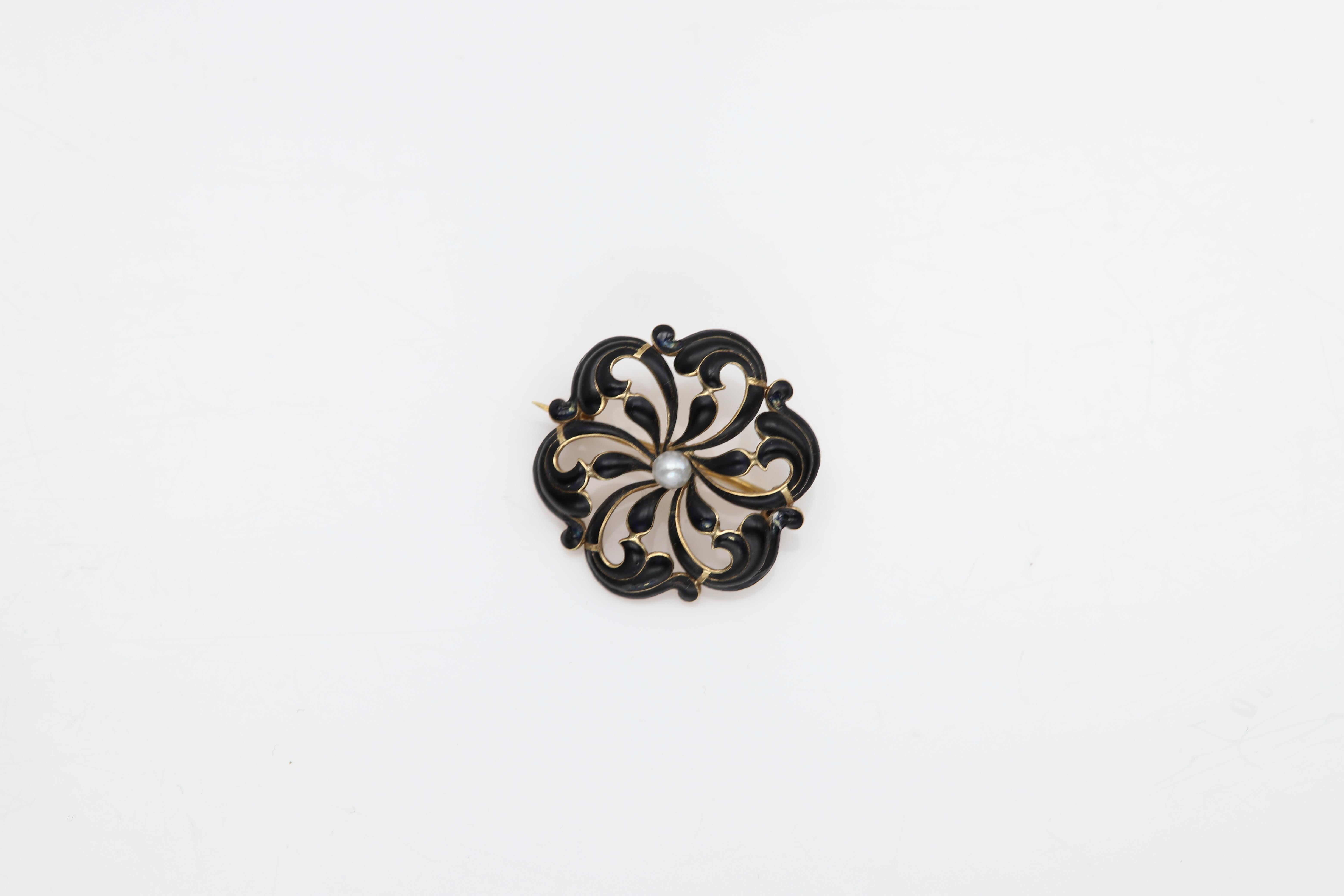 Round Cut Vintage Pansy Art Nouveau Enamel Brooch circa early 1900's 14 Karat Black Pin For Sale