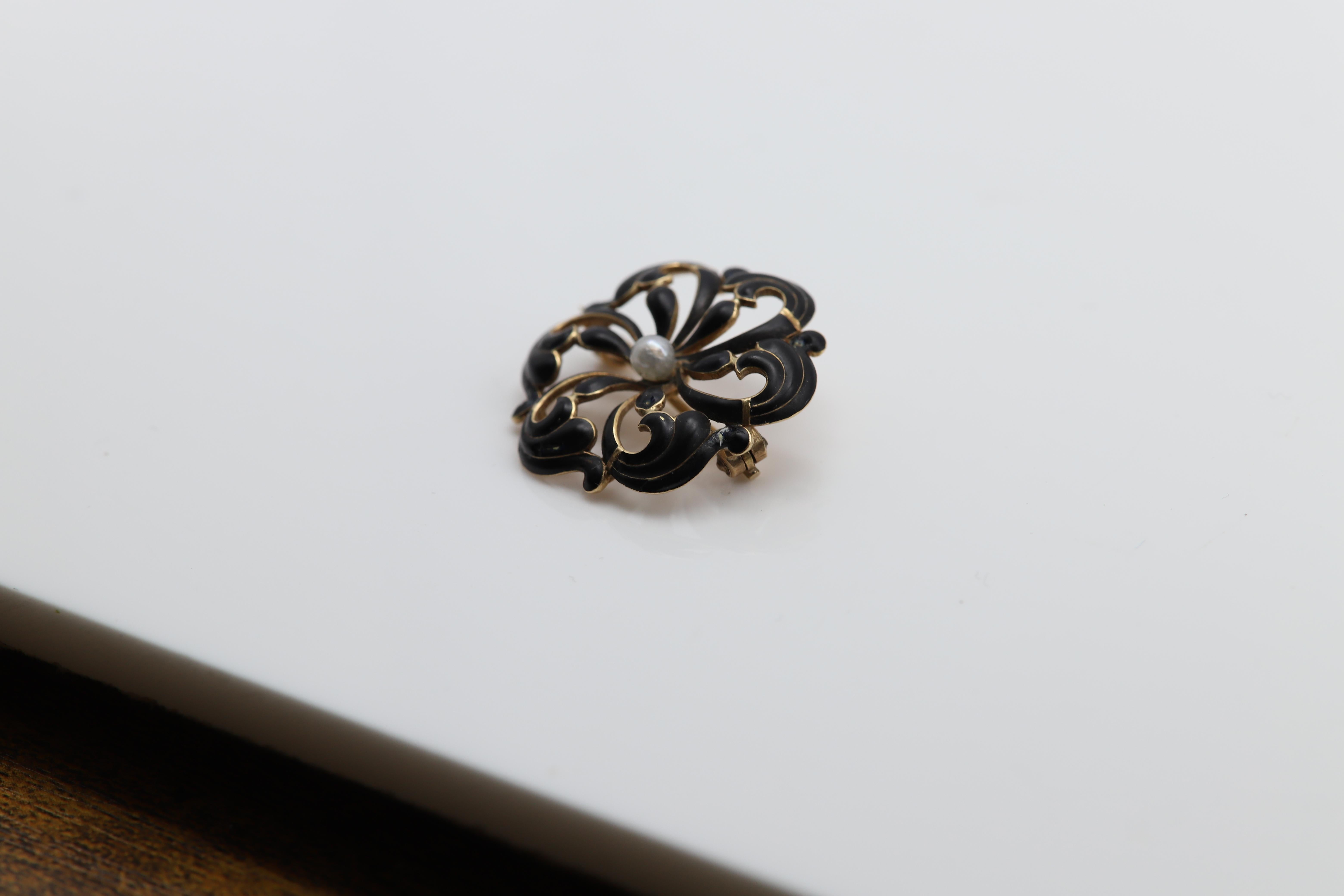 Women's Vintage Pansy Art Nouveau Enamel Brooch circa early 1900's 14 Karat Black Pin For Sale