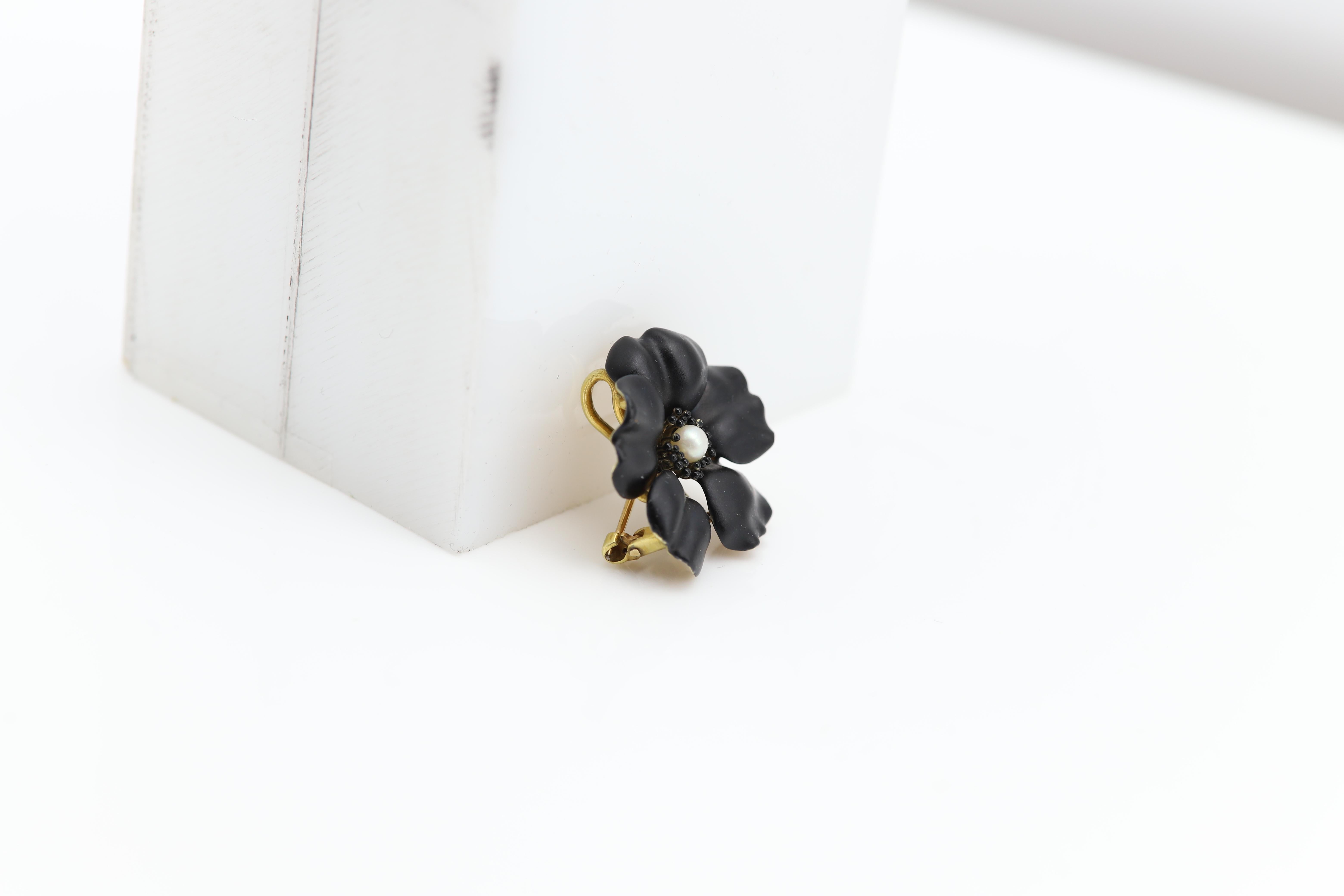 Vintage Pansy Art Nouveau Enamel Brooch circa early 1900's 14 Karat Black Pin For Sale 4