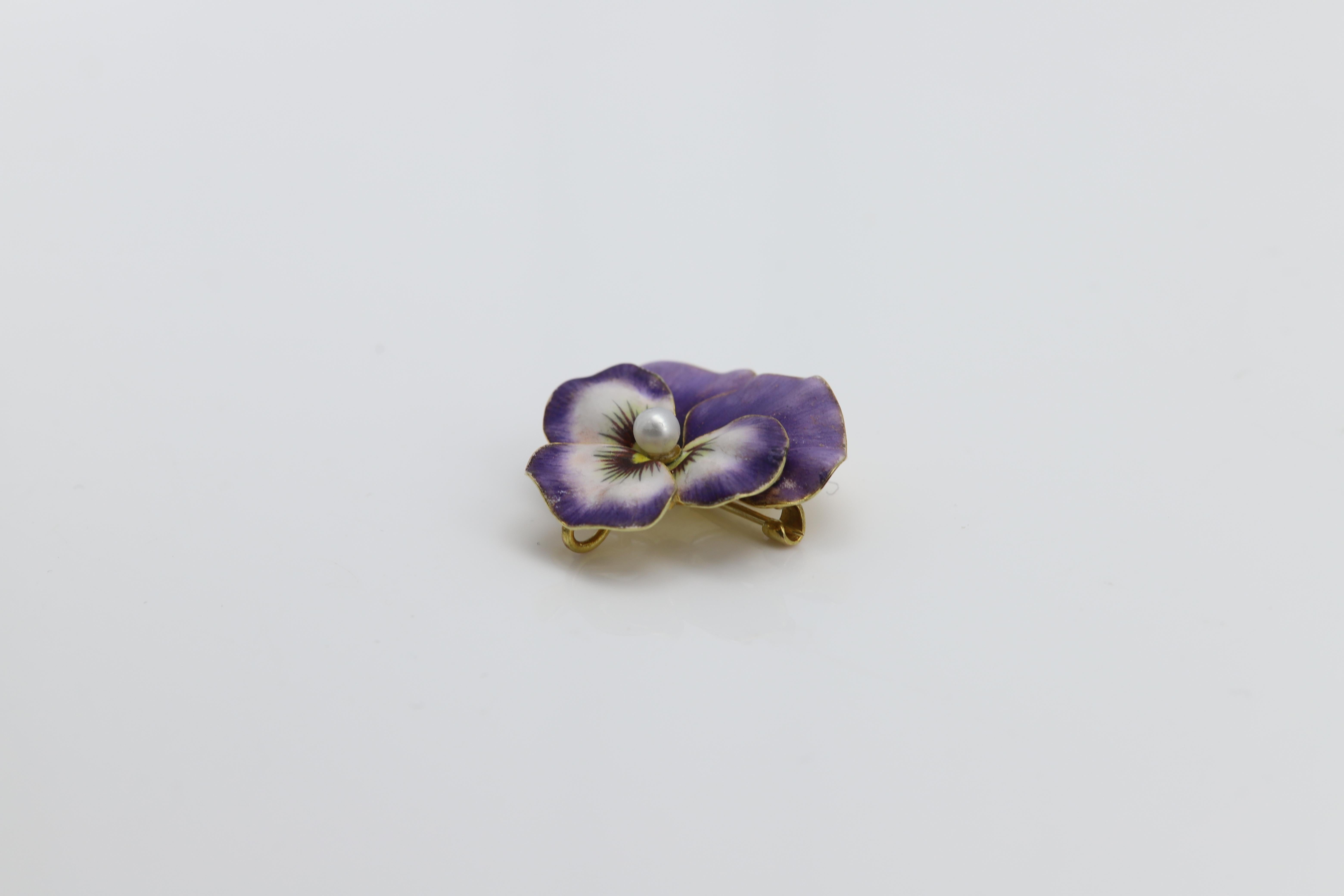Vintage Pansy Art Nouveau Enamel Brooch circa early 1900's 14 Karat Purple Pin In Good Condition For Sale In Brooklyn, NY