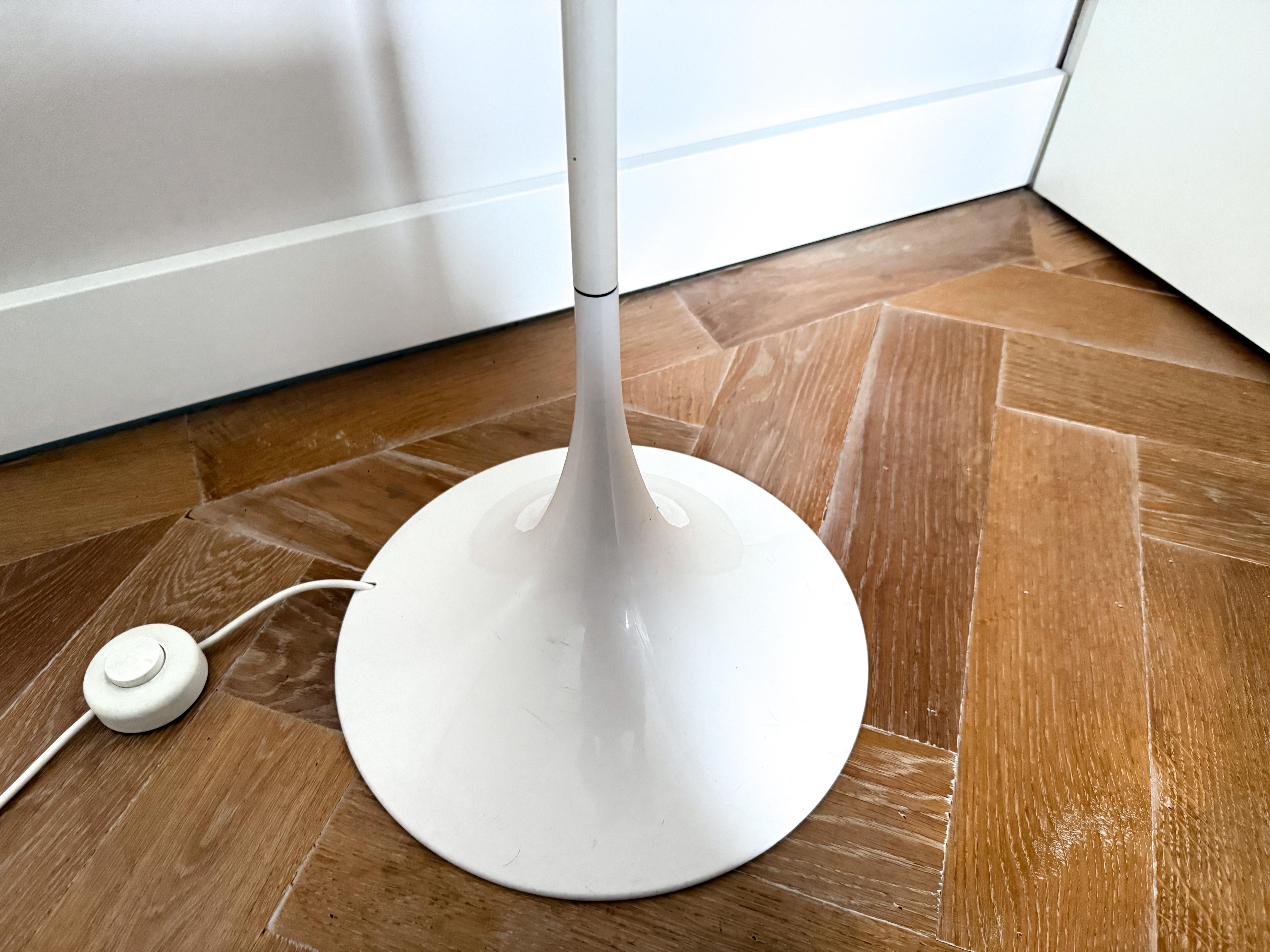 Lámpara de pie Vintage Panthella de Verner Panton para Louis Poulsen Moderno de mediados de siglo en venta