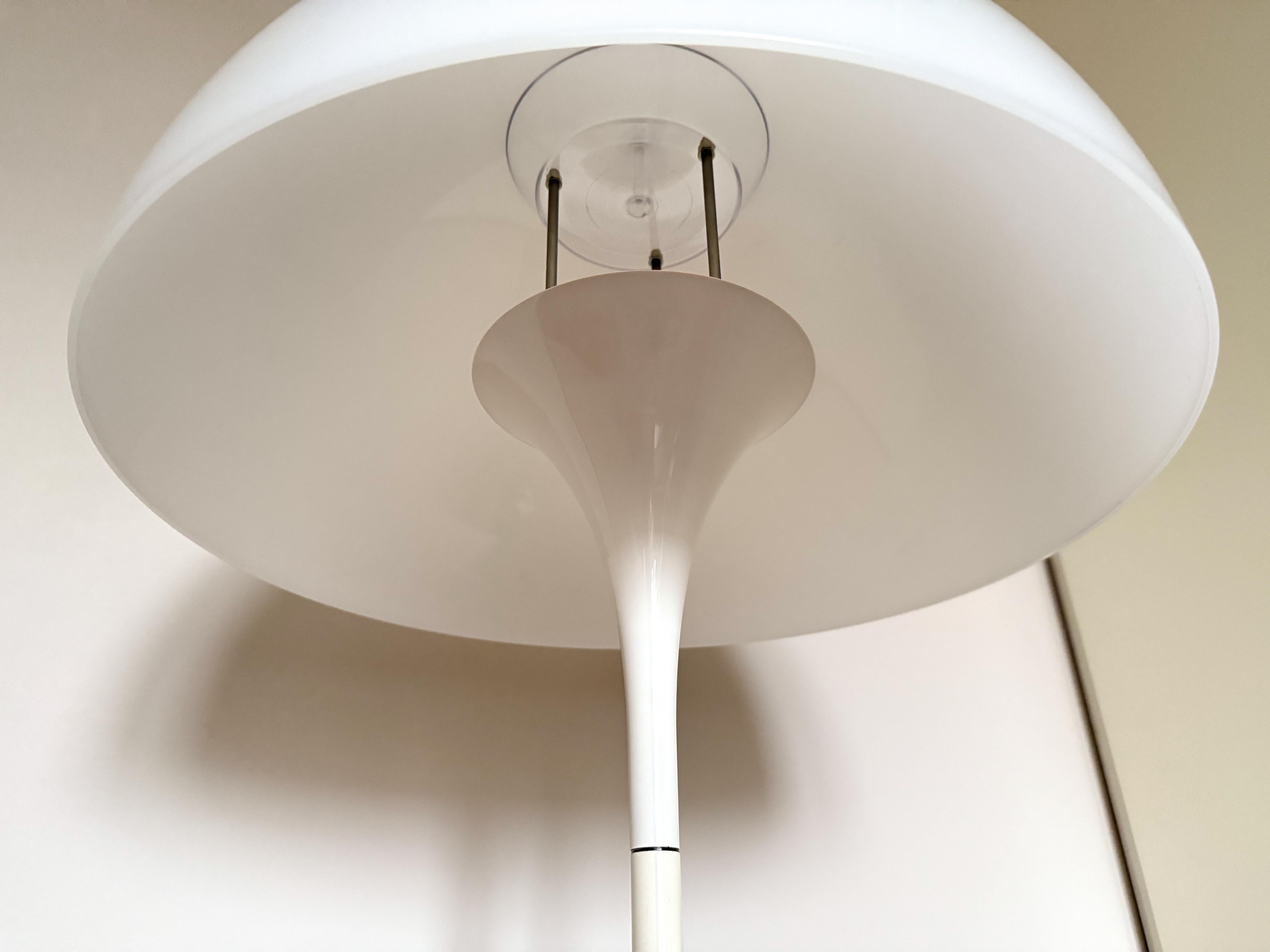 Lámpara de pie Vintage Panthella de Verner Panton para Louis Poulsen Europeo en venta