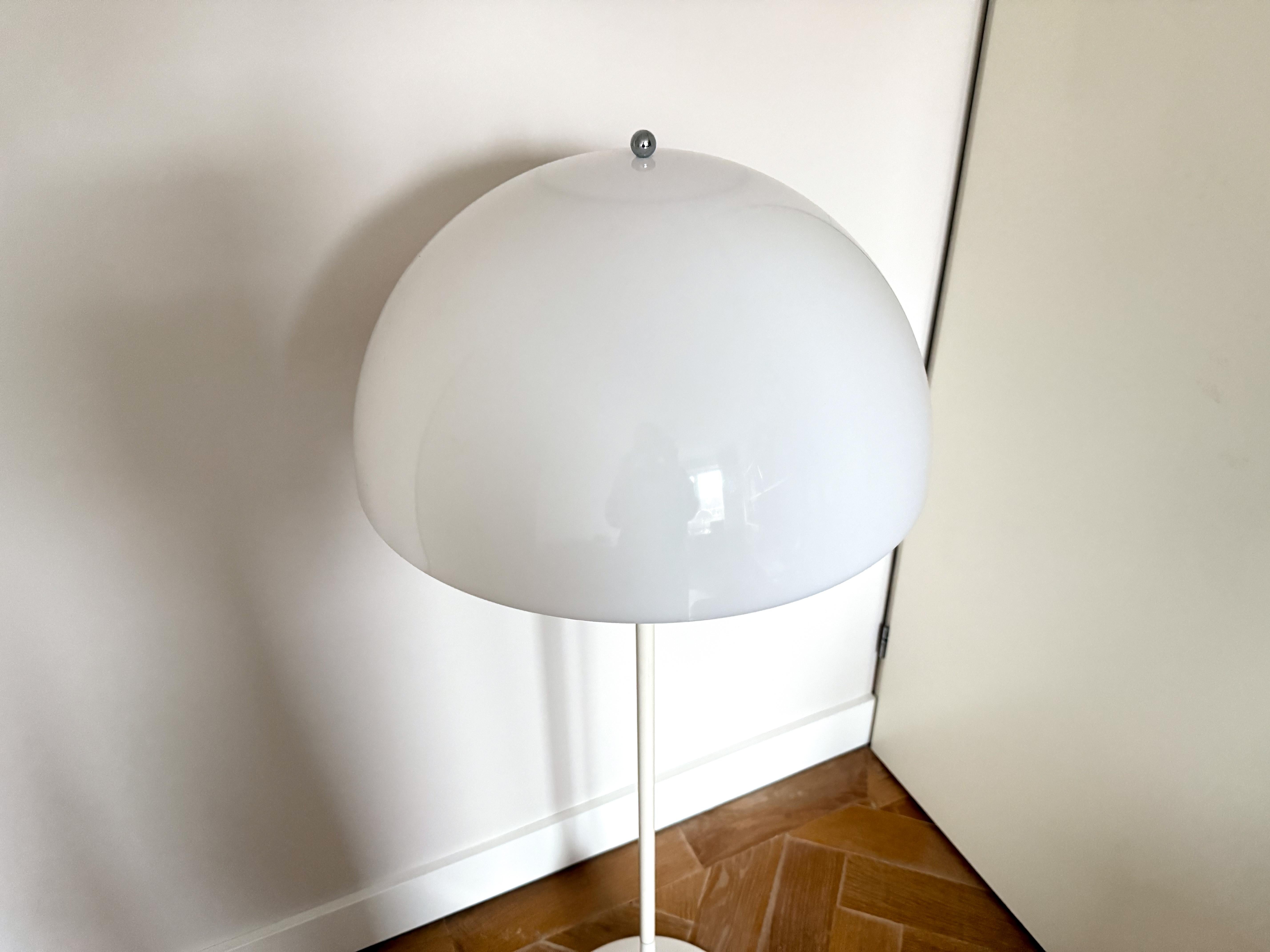 Lámpara de pie Vintage Panthella de Verner Panton para Louis Poulsen finales del siglo XX en venta