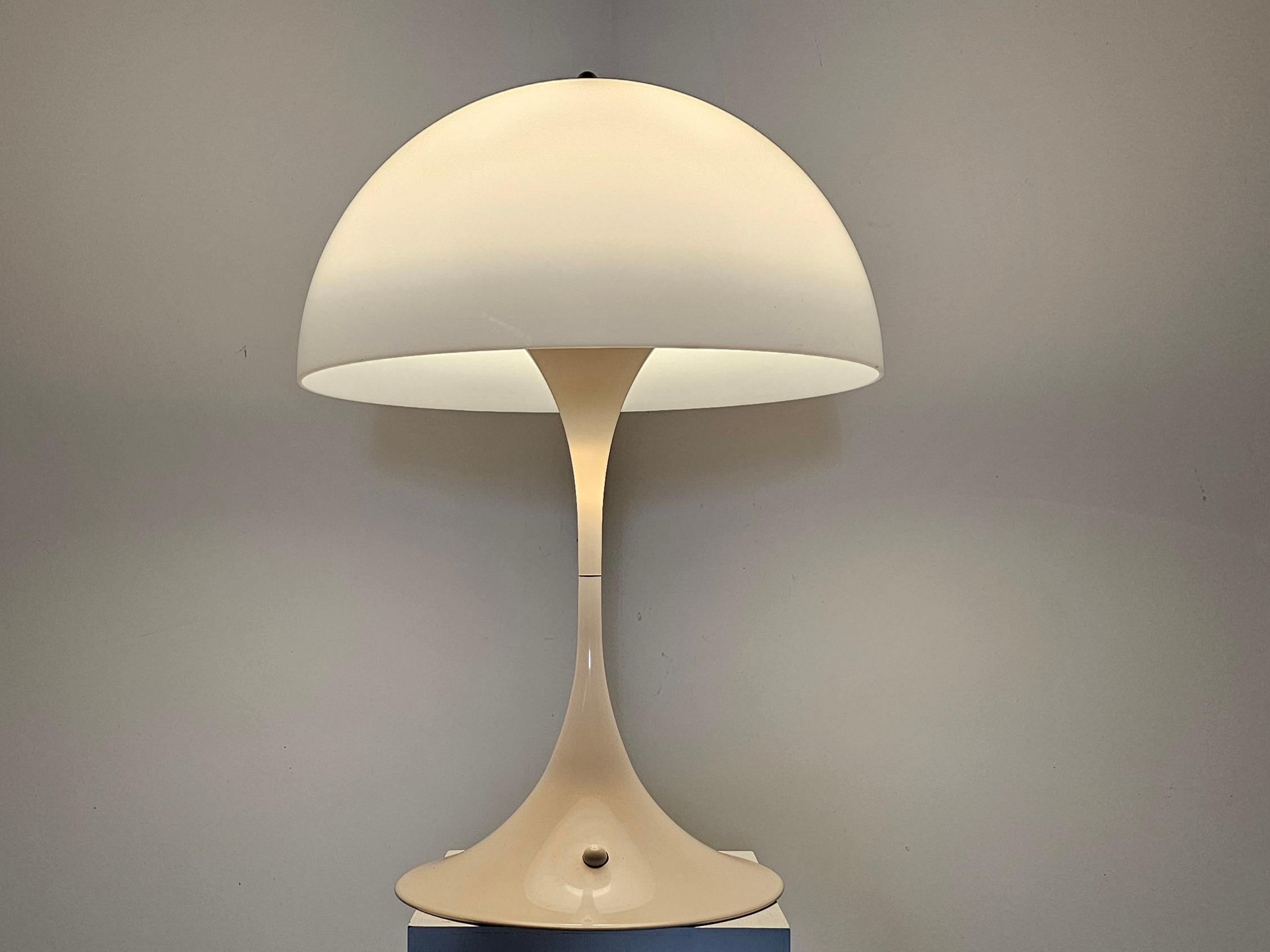 Early edition Verner Panton Panthella Table lamp for Louis Poulsen, 1970s

The Panthella Collection was designed by Verner Panton in 1971 and remains one of his most popular lamp designs. Panton developed the Panthella Lamp to give off an organic