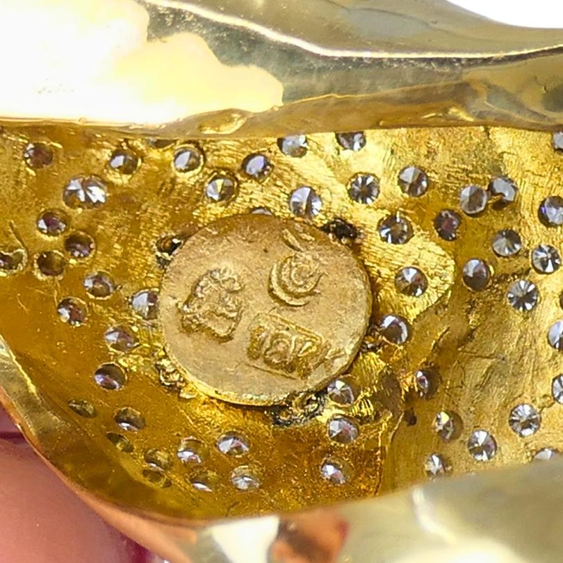 Vintage Panther Enamel Brooch 18k Gold Diamond Emerald Estate Jewelry For Sale 4