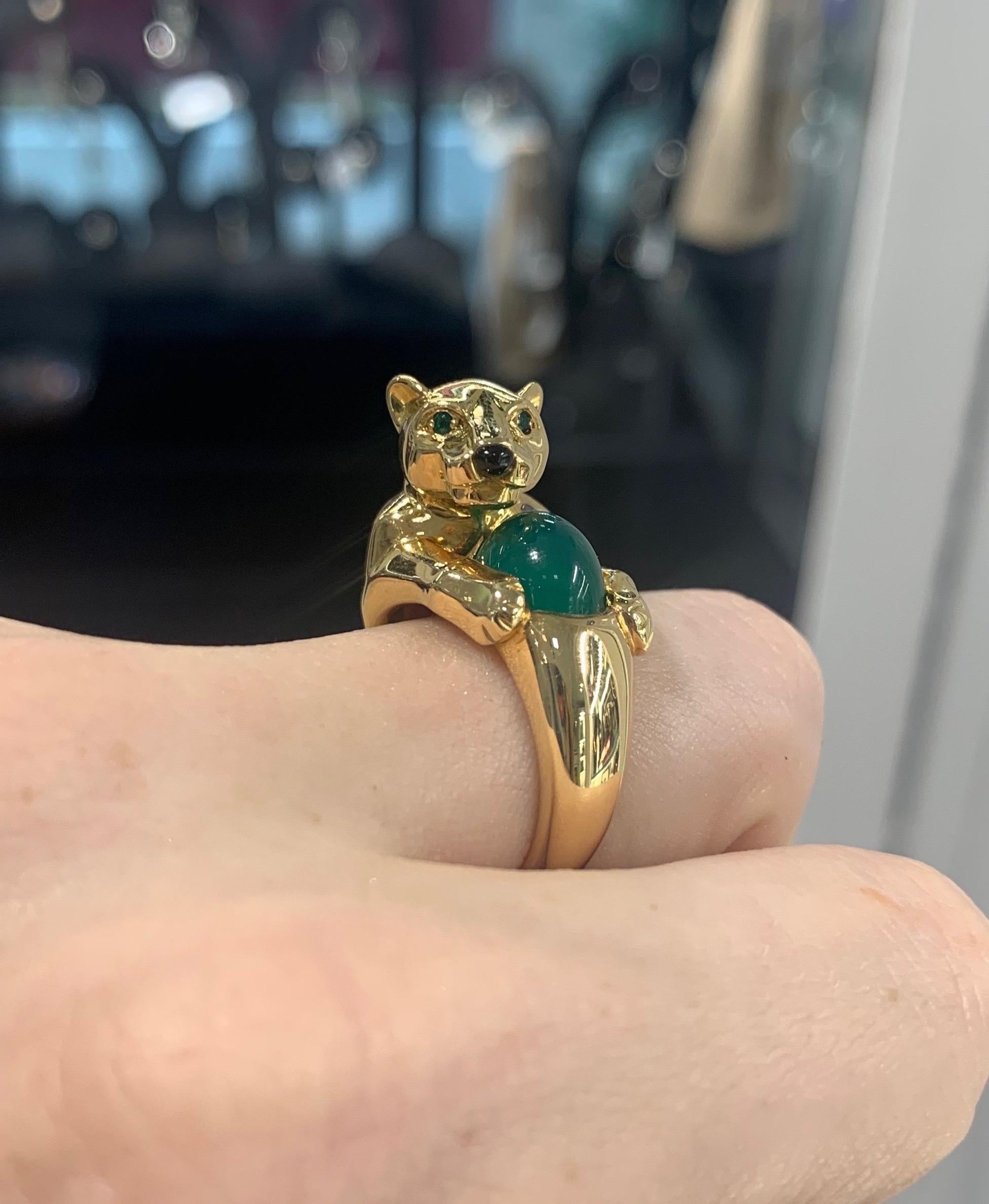 Round Cut Vintage Panthère de Cartier Chalcedony, Emerald and Onyx Panther Ring