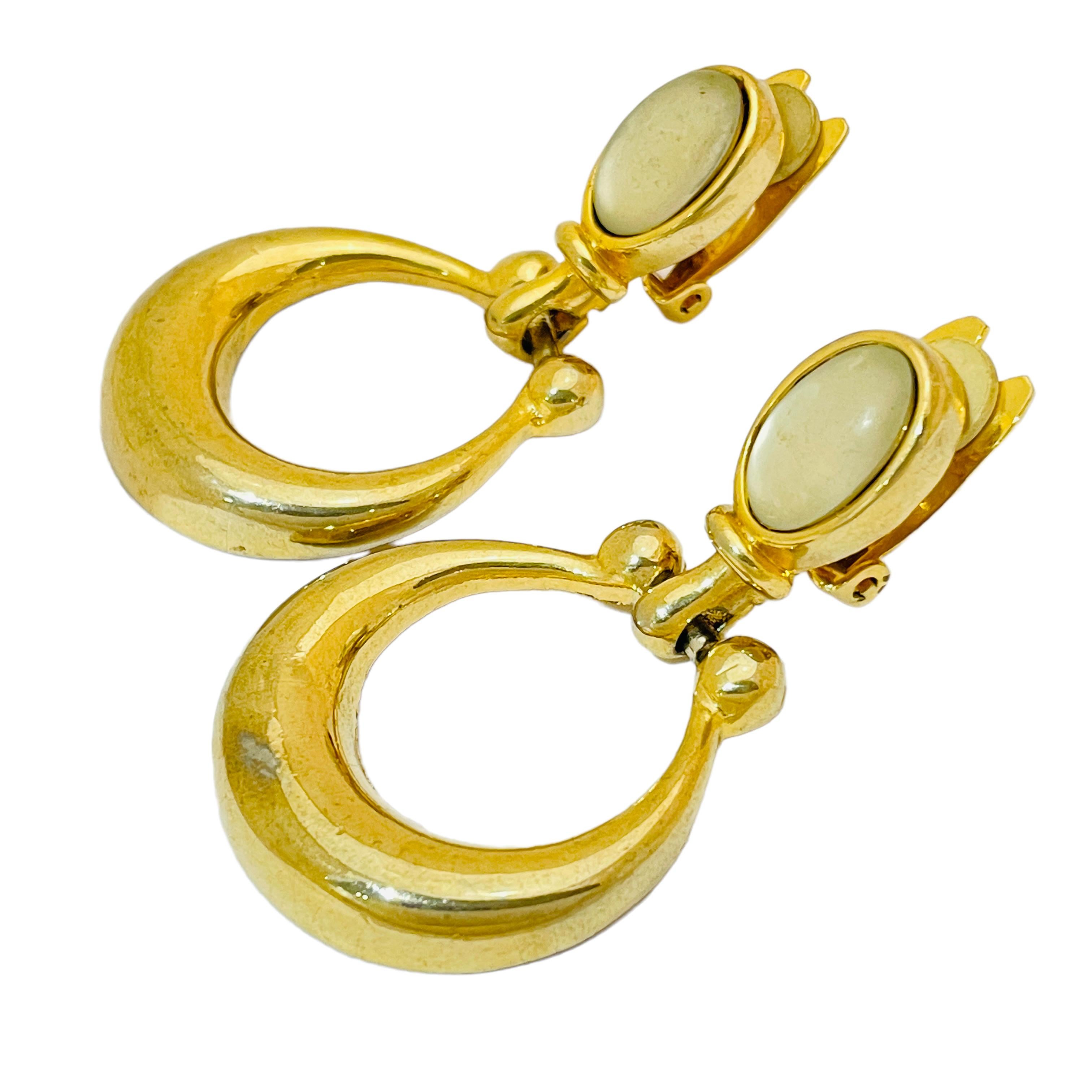 DETAILS

• signed PAOLO

• gold tone with resin stone

• vintage designer clip on earrings

MEASUREMENTS

• 2.13