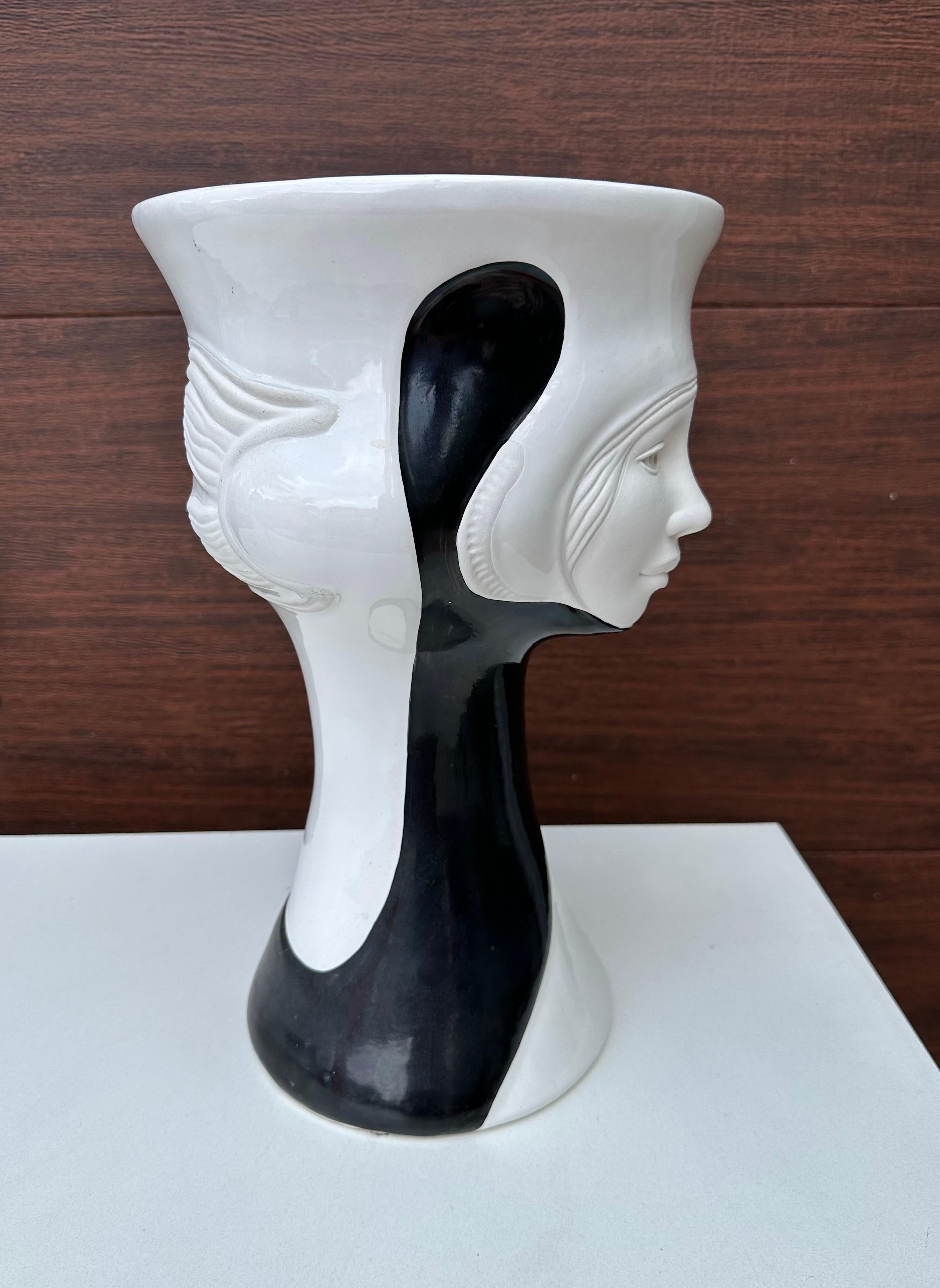 Vintage Paolo Marioni Sculptural Face Vase Made In Italy Post Modern In Good Condition For Sale In Lake Worth, FL