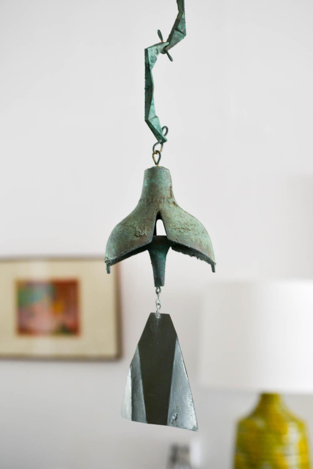Vintage Paolo Soleri bronze windbell, ca. 1970. Beautiful patina and a rare form this beautiful wind bell rings true and has the original kite.

Measures 6