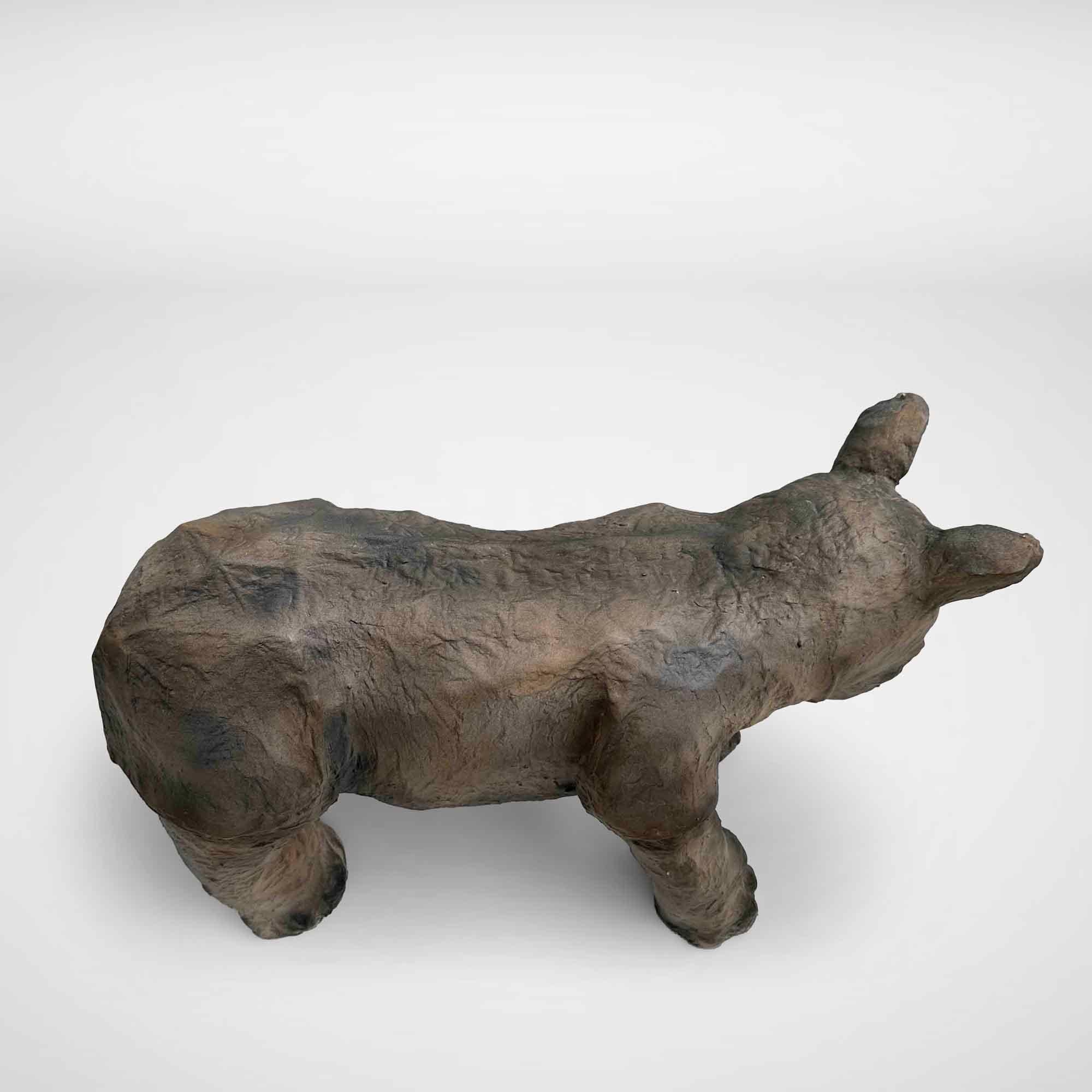 Mid-Century Modern Sculpture d'animal rhinocéros vintage en papier mâché ou pièce de collection en vente