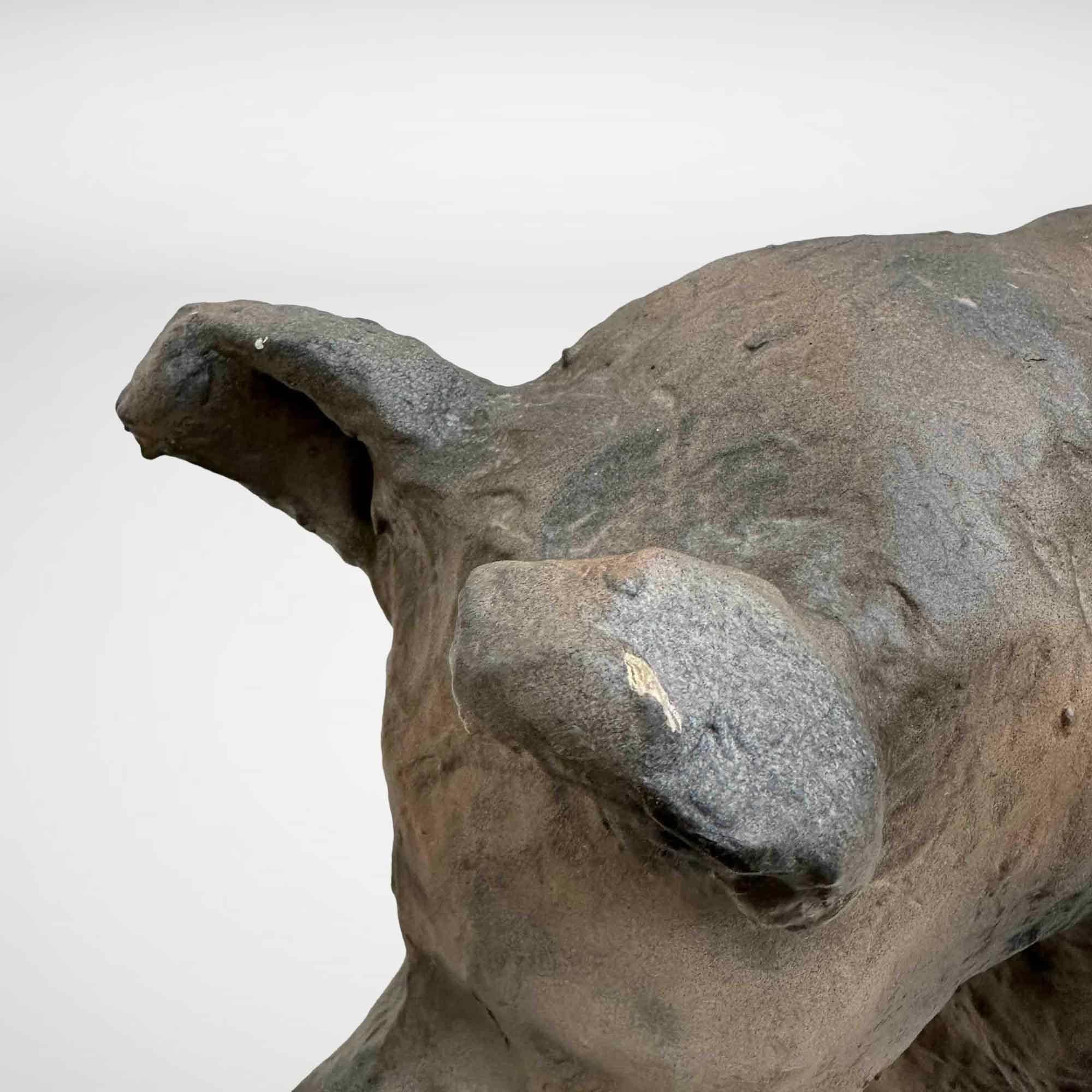 Papier Sculpture d'animal rhinocéros vintage en papier mâché ou pièce de collection en vente