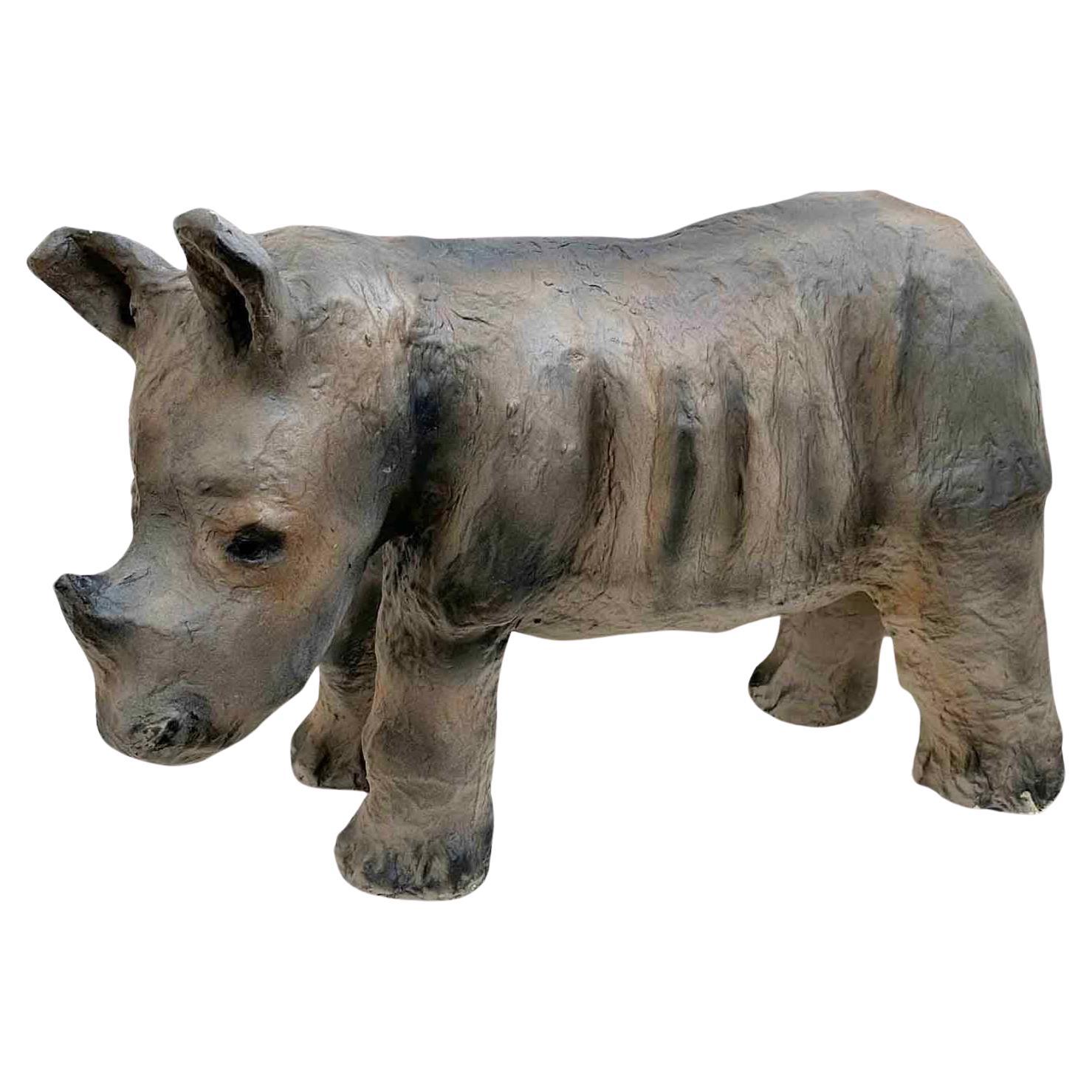 Sculpture d'animal rhinocéros vintage en papier mâché ou pièce de collection en vente