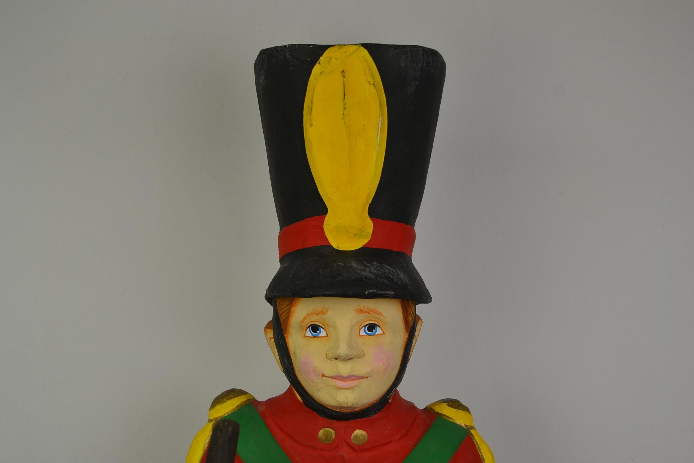 Vintage Pappmaché Königliche Garde Puppe (Europäisch) im Angebot