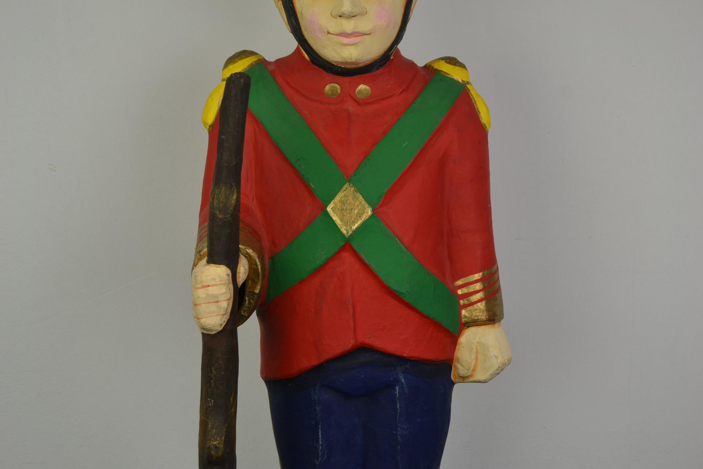 Vintage Pappmaché Königliche Garde Puppe (20. Jahrhundert) im Angebot