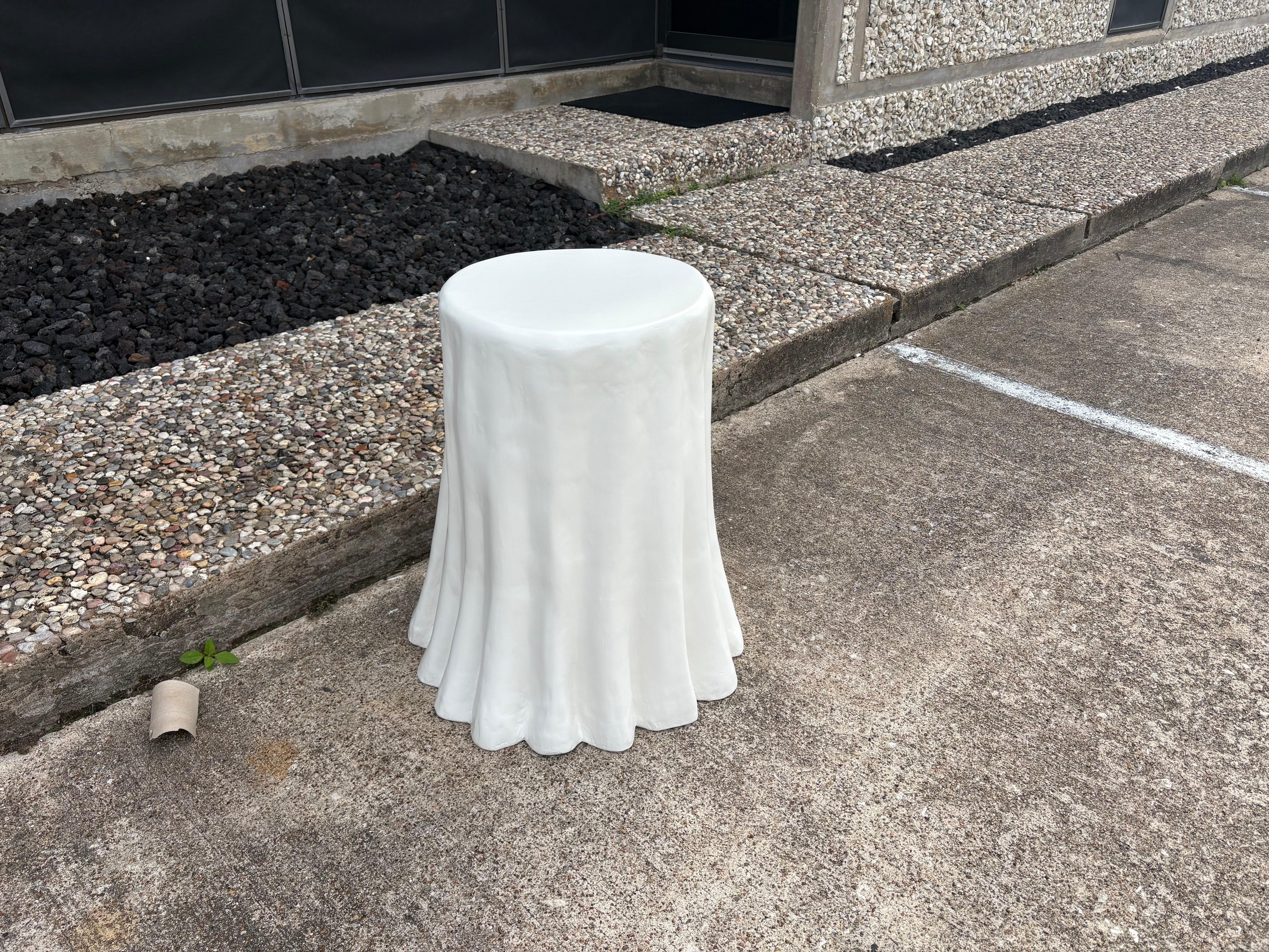 Sculptural Papier-Mâché Draped Table.
Offered is an unusual vintage sculptural draped papier mache table.
This versatile Hollywood Regency paper mache table can be used as a lamp table, side table, drink table or tea table.
Overall dimensions:
24.5