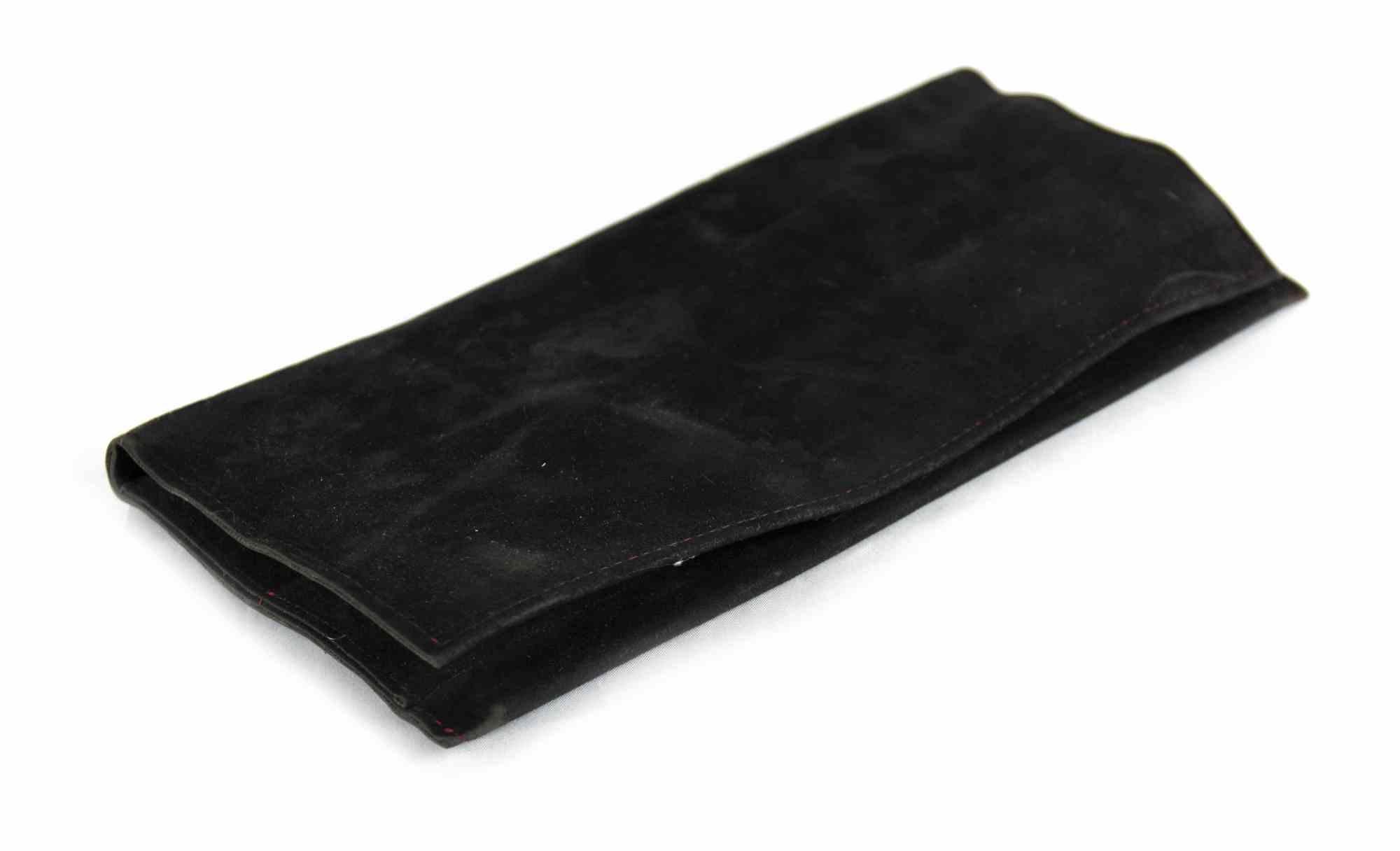Il set completo di gestione della carta vintage è un oggetto decorativo originale realizzato nella metà del XX secolo.

Prodotto in Italia.

Il set comprende un fermacarte, una lente d'ingrandimento e un coltello di carta. 

Il set è
