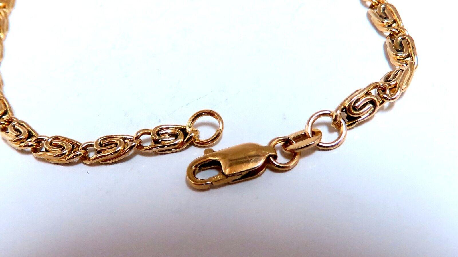 Mini trombone Bracelet à maillons

Détails complexes

Diamètre de 3 mm

Or jaune 14 carats 3 grammes

Bracelet de 7 pouces

Fermeture du homard.