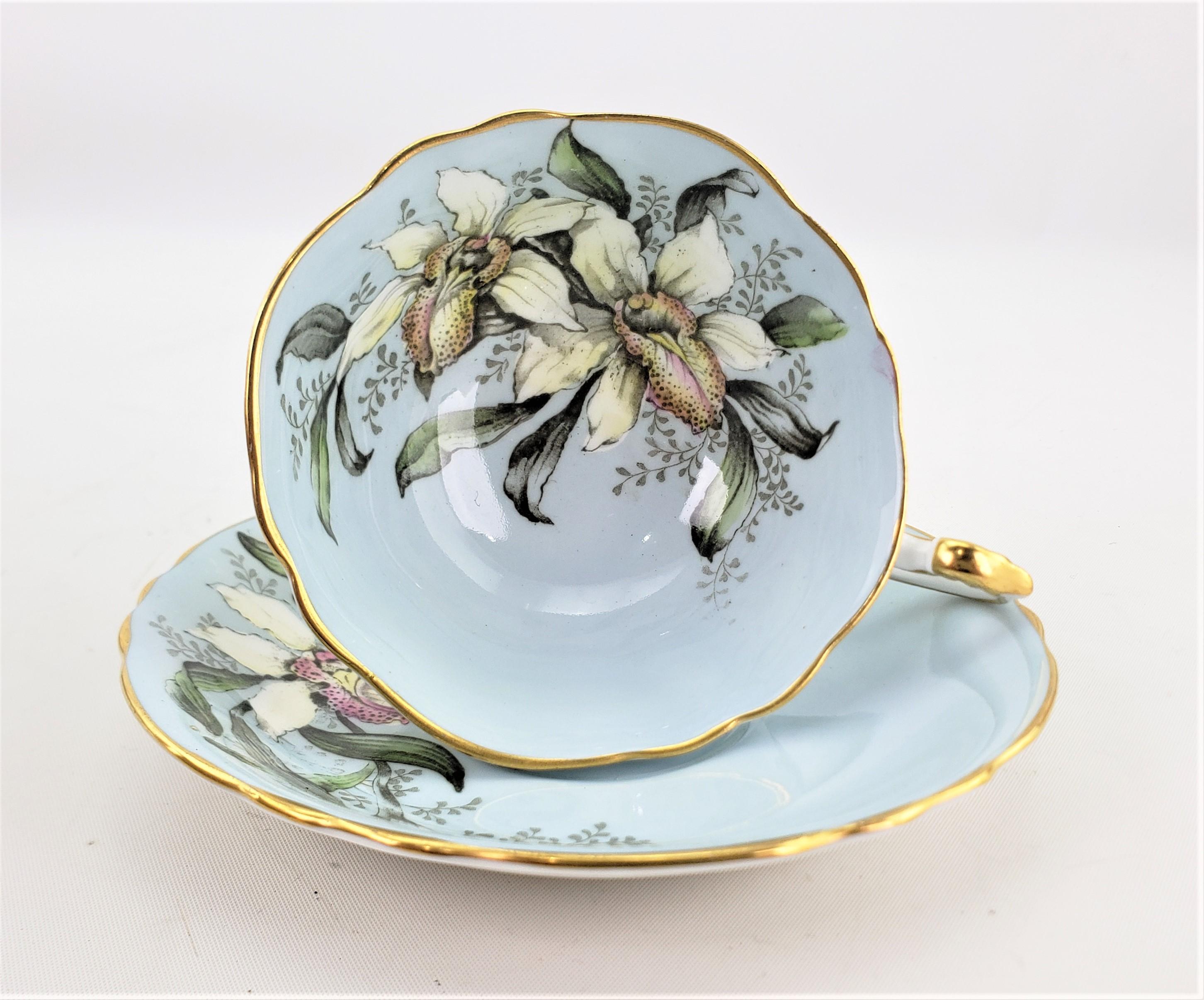 Mid-Century Modern Tasse à thé et soucoupe vintage en porcelaine avec motif floral en forme d'os paragon à double mandat en vente