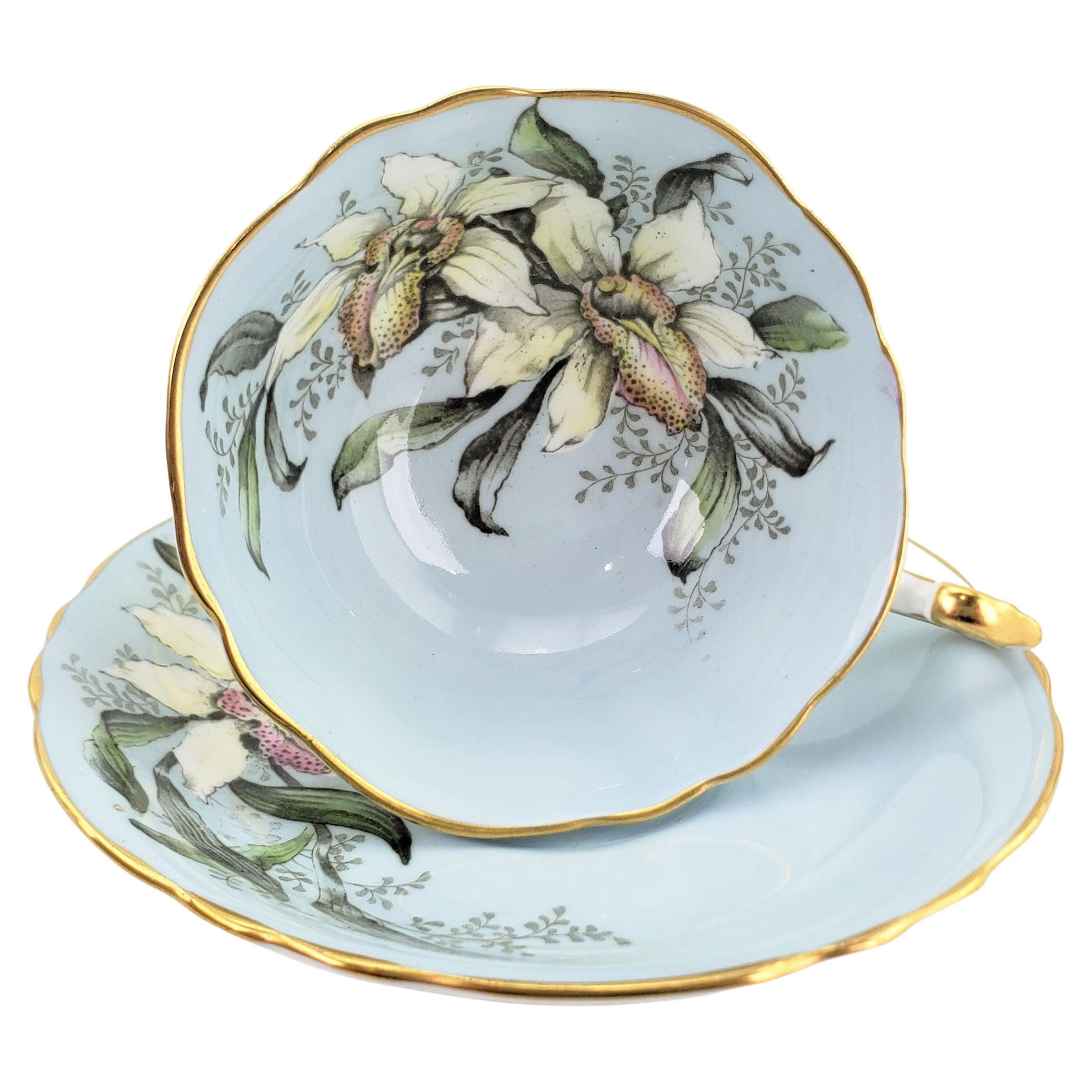 Tasse à thé et soucoupe vintage en porcelaine avec motif floral en forme d'os paragon à double mandat en vente