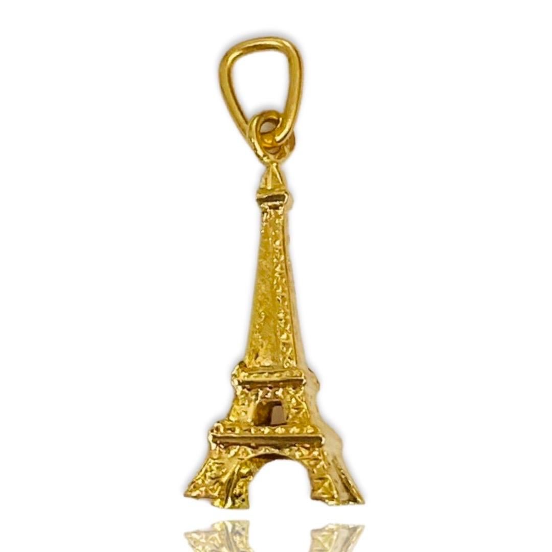 Vintage Paris France Eiffel Tower Charm Pendant 18k Gold In Excellent Condition For Sale In Miami, FL