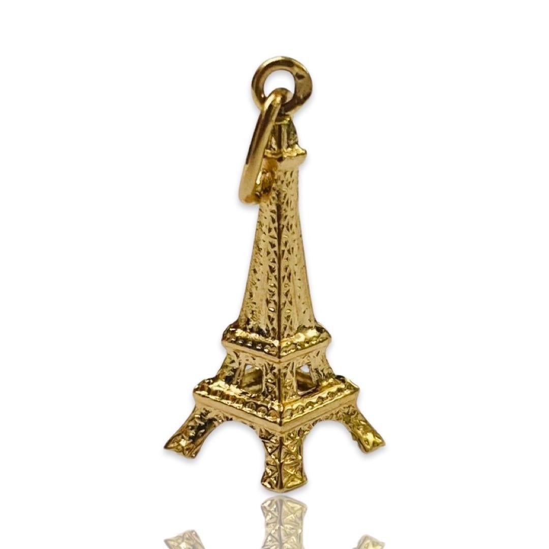 Women's or Men's Vintage Paris France Eiffel Tower Charm Pendant 18k Gold For Sale